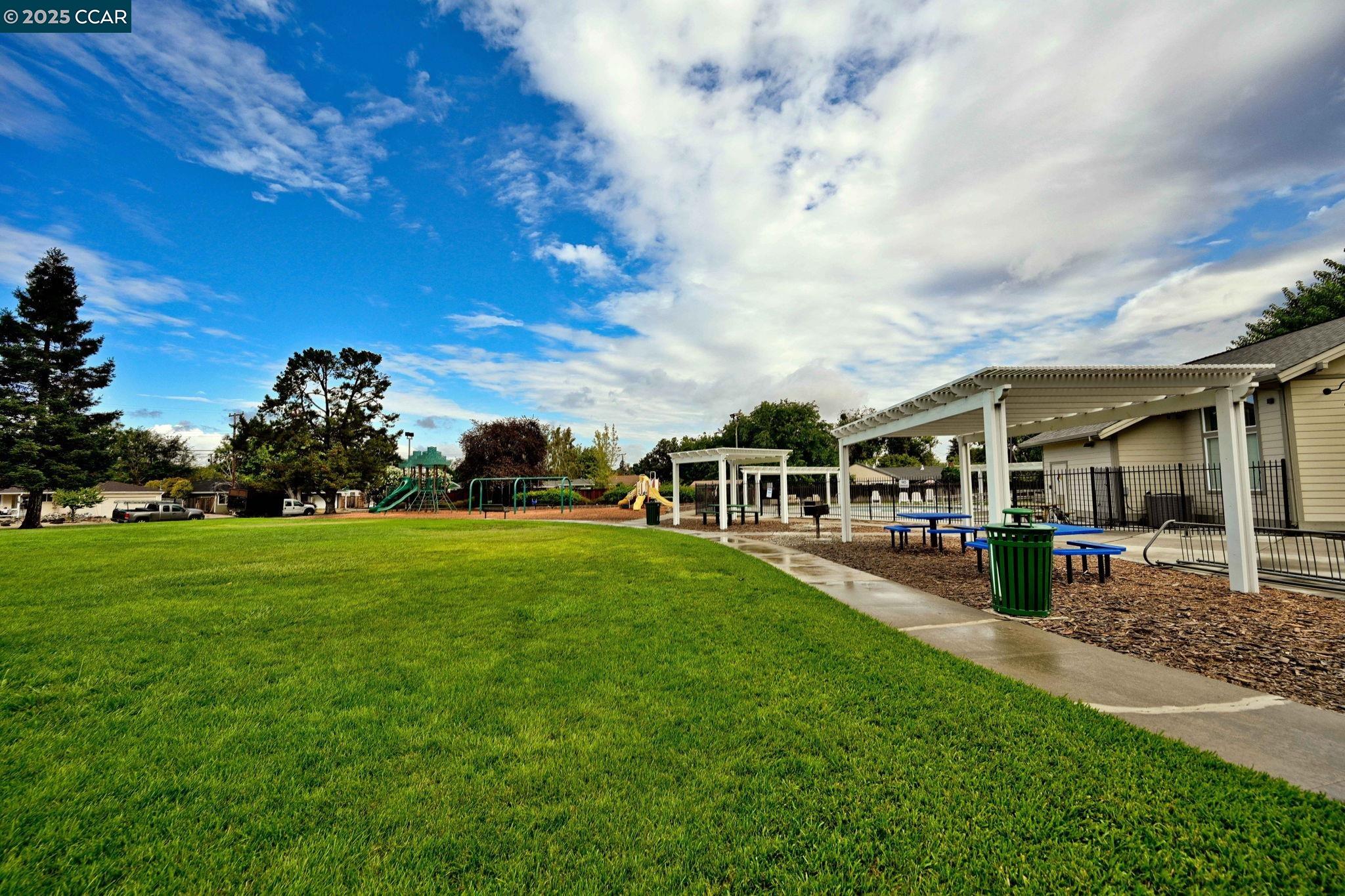 Detail Gallery Image 21 of 25 For 2140 Roskelley Dr, Concord,  CA 94519 - 4 Beds | 2 Baths