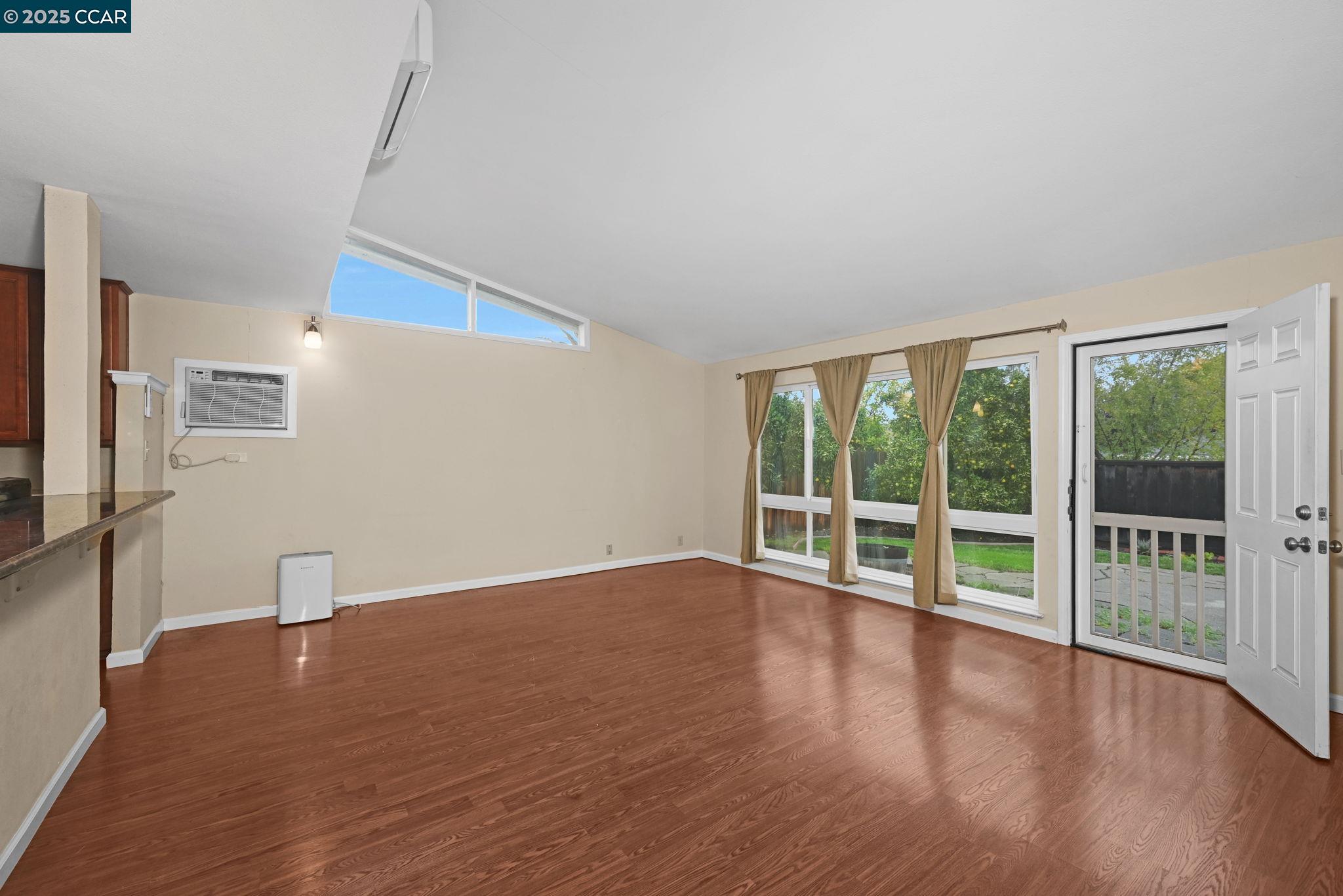 Detail Gallery Image 10 of 25 For 2140 Roskelley Dr, Concord,  CA 94519 - 4 Beds | 2 Baths