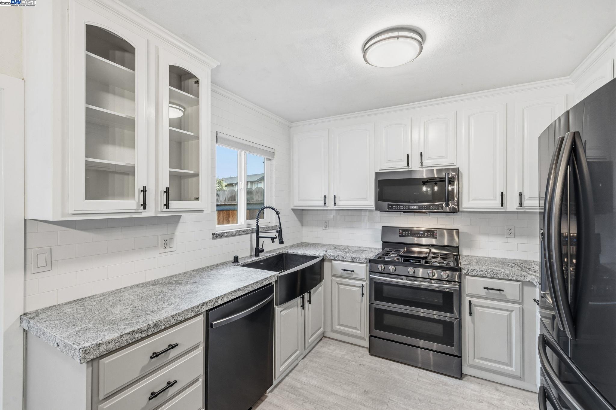 Detail Gallery Image 14 of 31 For 801 Nash Rd #G4,  Hollister,  CA 95023 - 3 Beds | 2/1 Baths