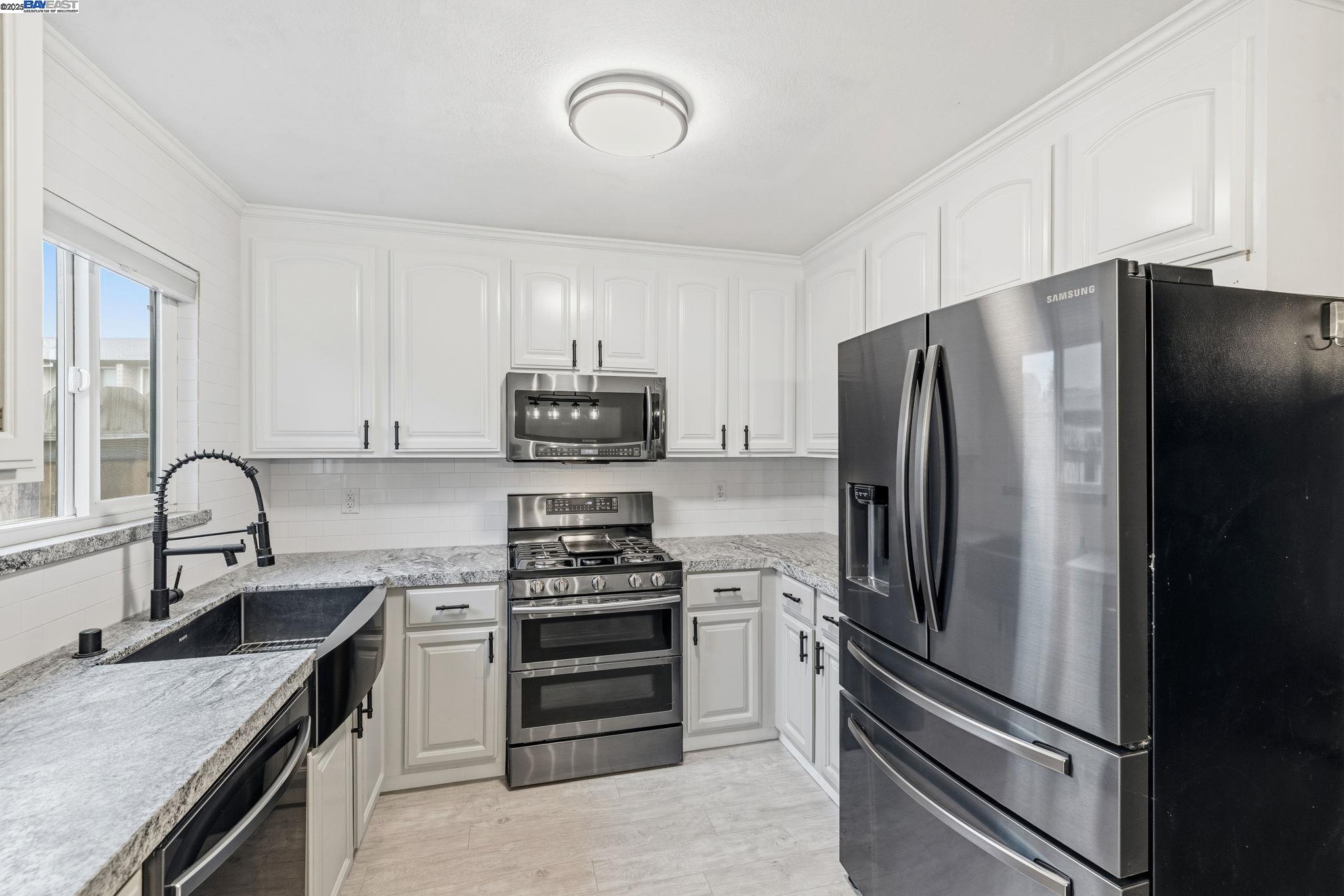 Detail Gallery Image 15 of 31 For 801 Nash Rd #G4,  Hollister,  CA 95023 - 3 Beds | 2/1 Baths