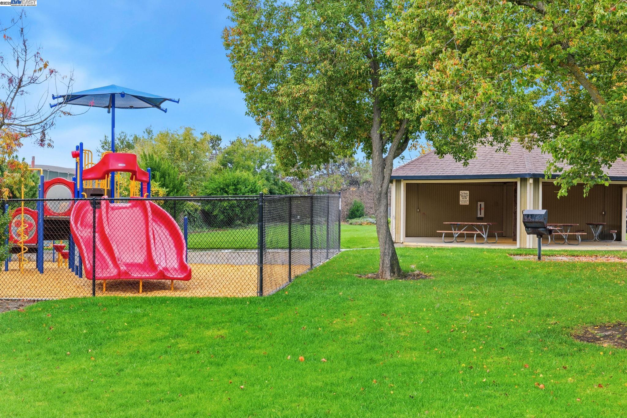 Detail Gallery Image 29 of 31 For 801 Nash Rd #G4,  Hollister,  CA 95023 - 3 Beds | 2/1 Baths