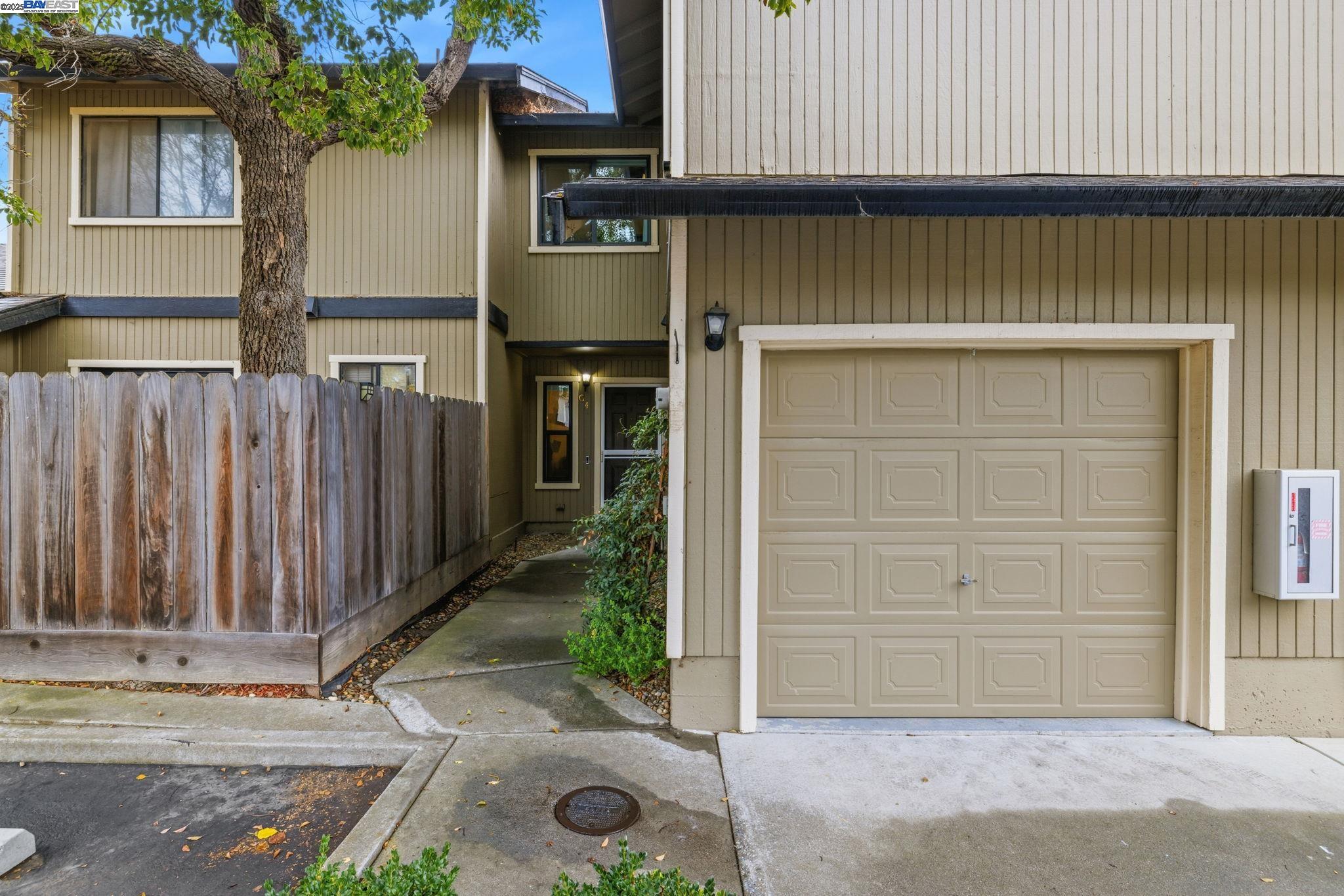 Detail Gallery Image 4 of 31 For 801 Nash Rd #G4,  Hollister,  CA 95023 - 3 Beds | 2/1 Baths