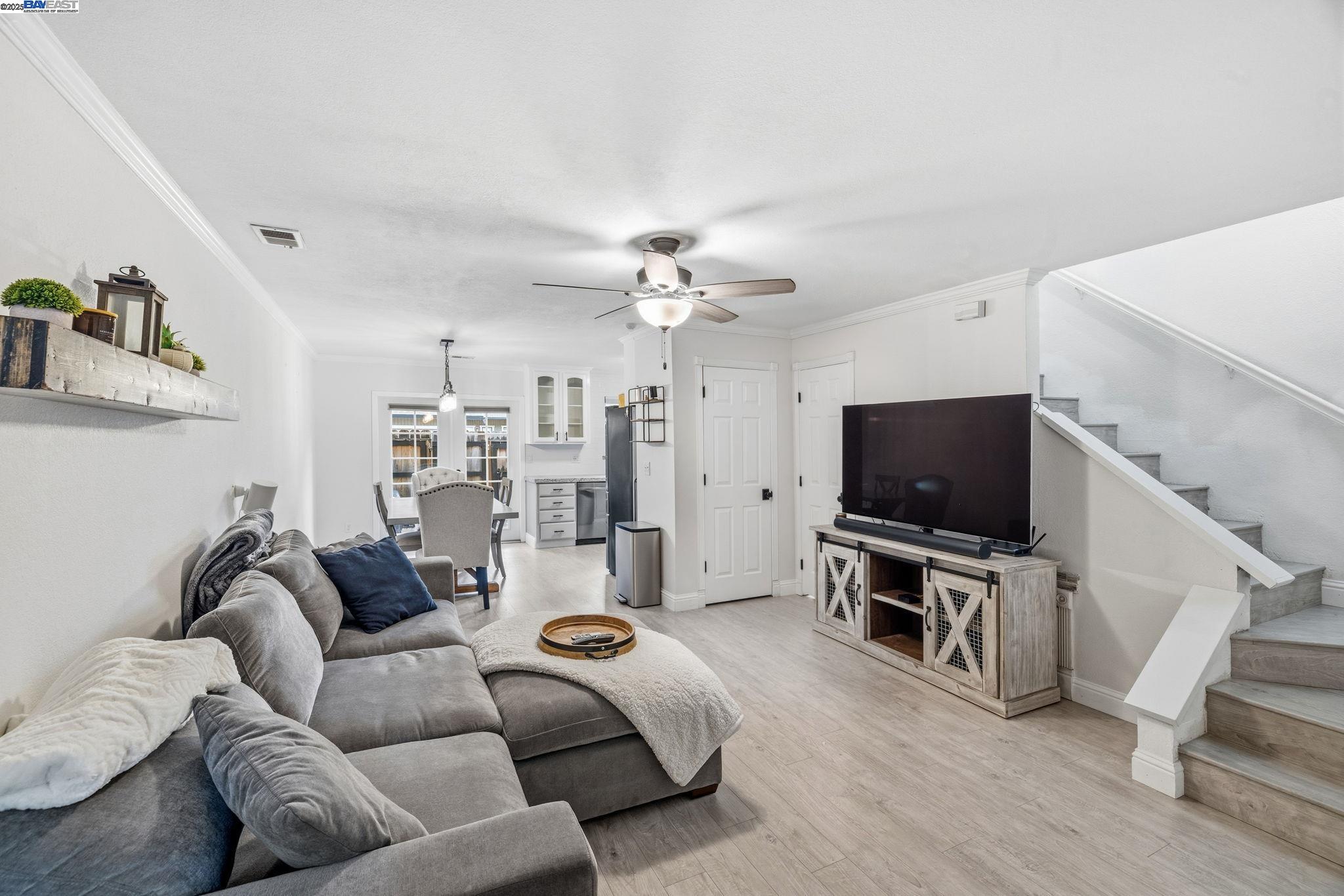 Detail Gallery Image 7 of 31 For 801 Nash Rd #G4,  Hollister,  CA 95023 - 3 Beds | 2/1 Baths