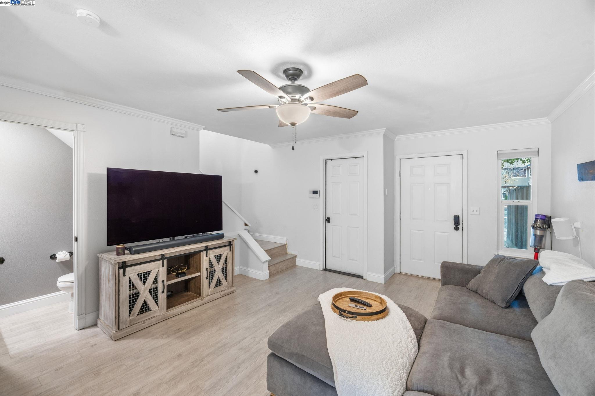 Detail Gallery Image 9 of 31 For 801 Nash Rd #G4,  Hollister,  CA 95023 - 3 Beds | 2/1 Baths