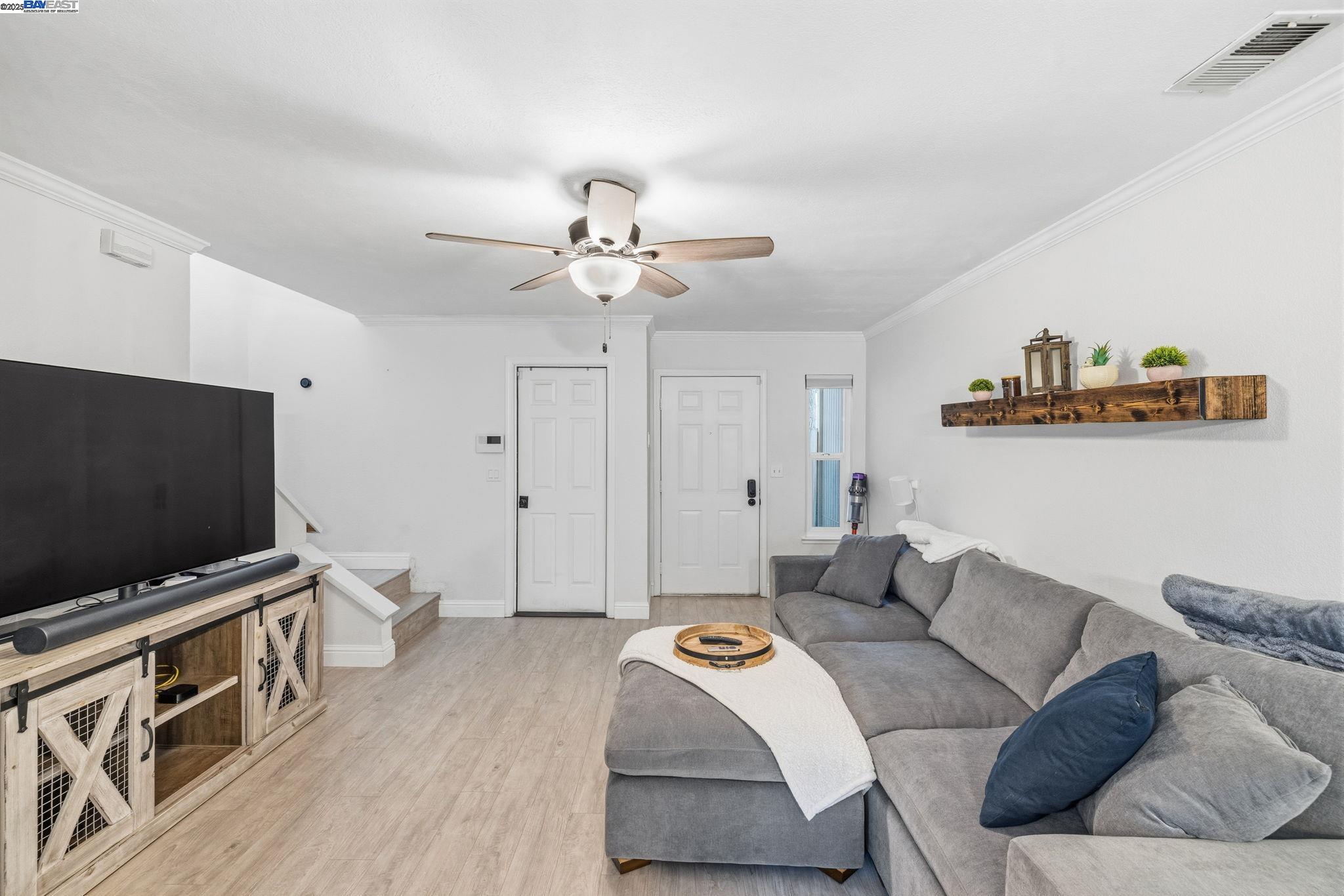 Detail Gallery Image 10 of 31 For 801 Nash Rd #G4,  Hollister,  CA 95023 - 3 Beds | 2/1 Baths