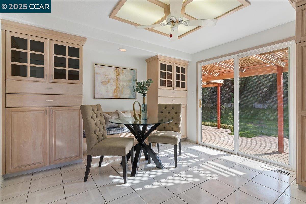 Detail Gallery Image 14 of 51 For 207 Midway Dr, Martinez,  CA 94553 - 4 Beds | 3 Baths