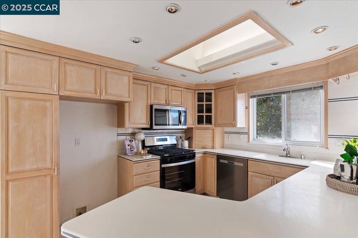 Detail Gallery Image 20 of 51 For 207 Midway Dr, Martinez,  CA 94553 - 4 Beds | 3 Baths