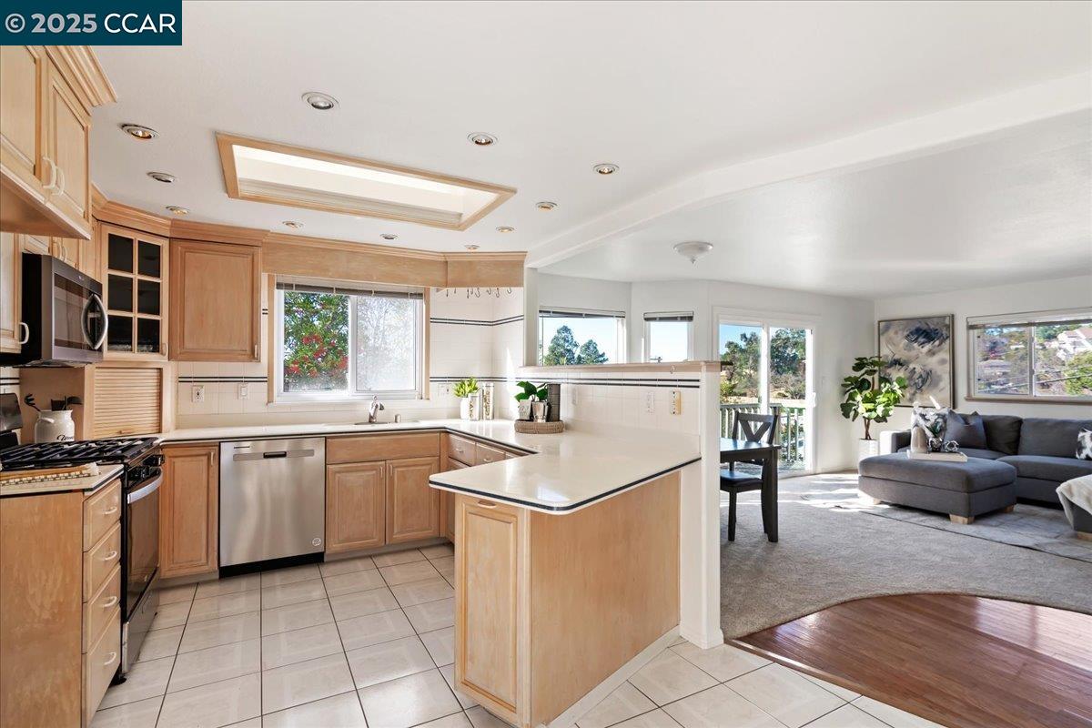 Detail Gallery Image 21 of 51 For 207 Midway Dr, Martinez,  CA 94553 - 4 Beds | 3 Baths