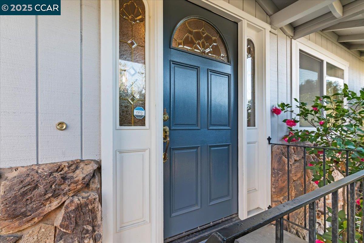 Detail Gallery Image 4 of 51 For 207 Midway Dr, Martinez,  CA 94553 - 4 Beds | 3 Baths