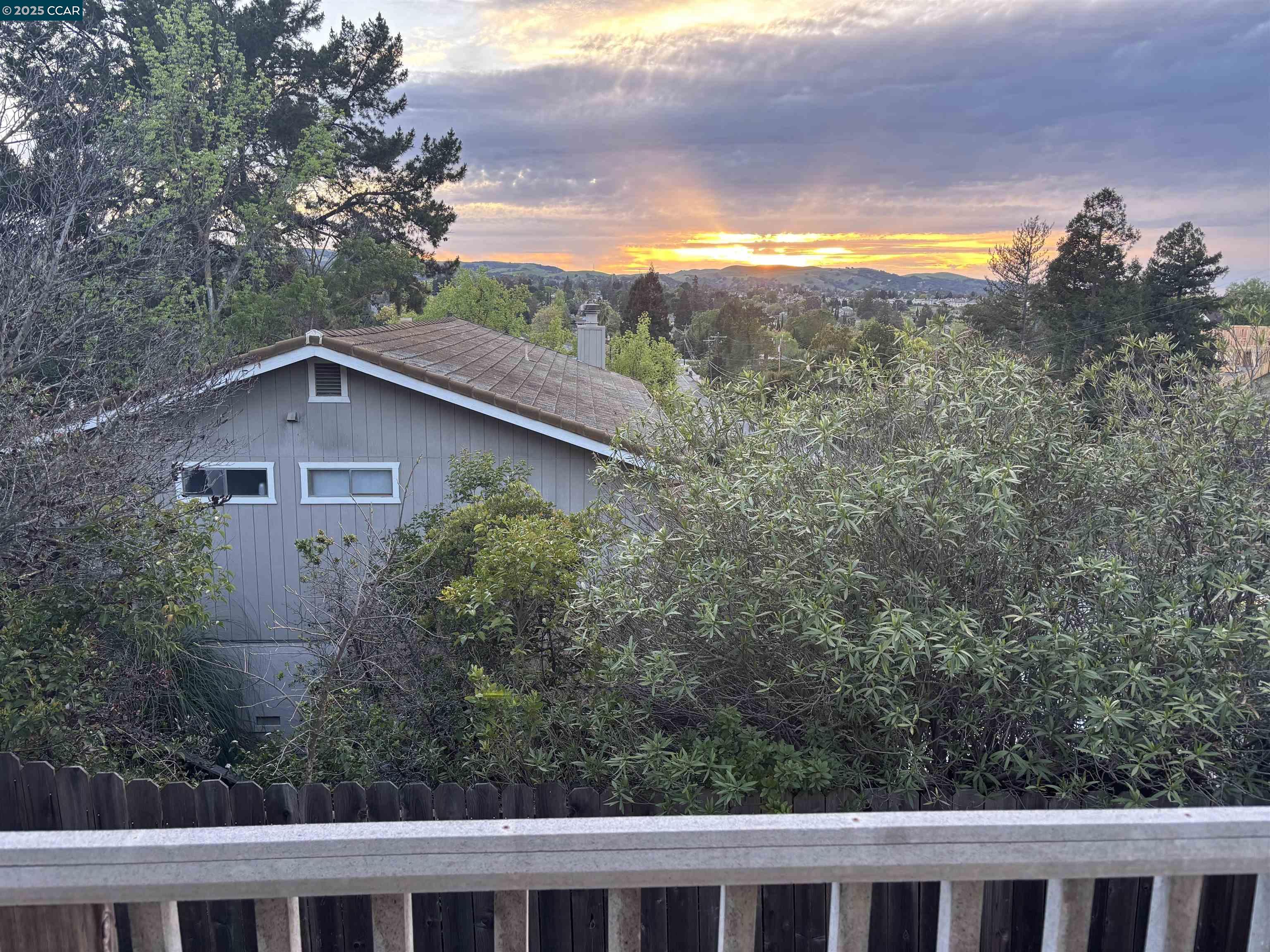 Detail Gallery Image 8 of 51 For 207 Midway Dr, Martinez,  CA 94553 - 4 Beds | 3 Baths