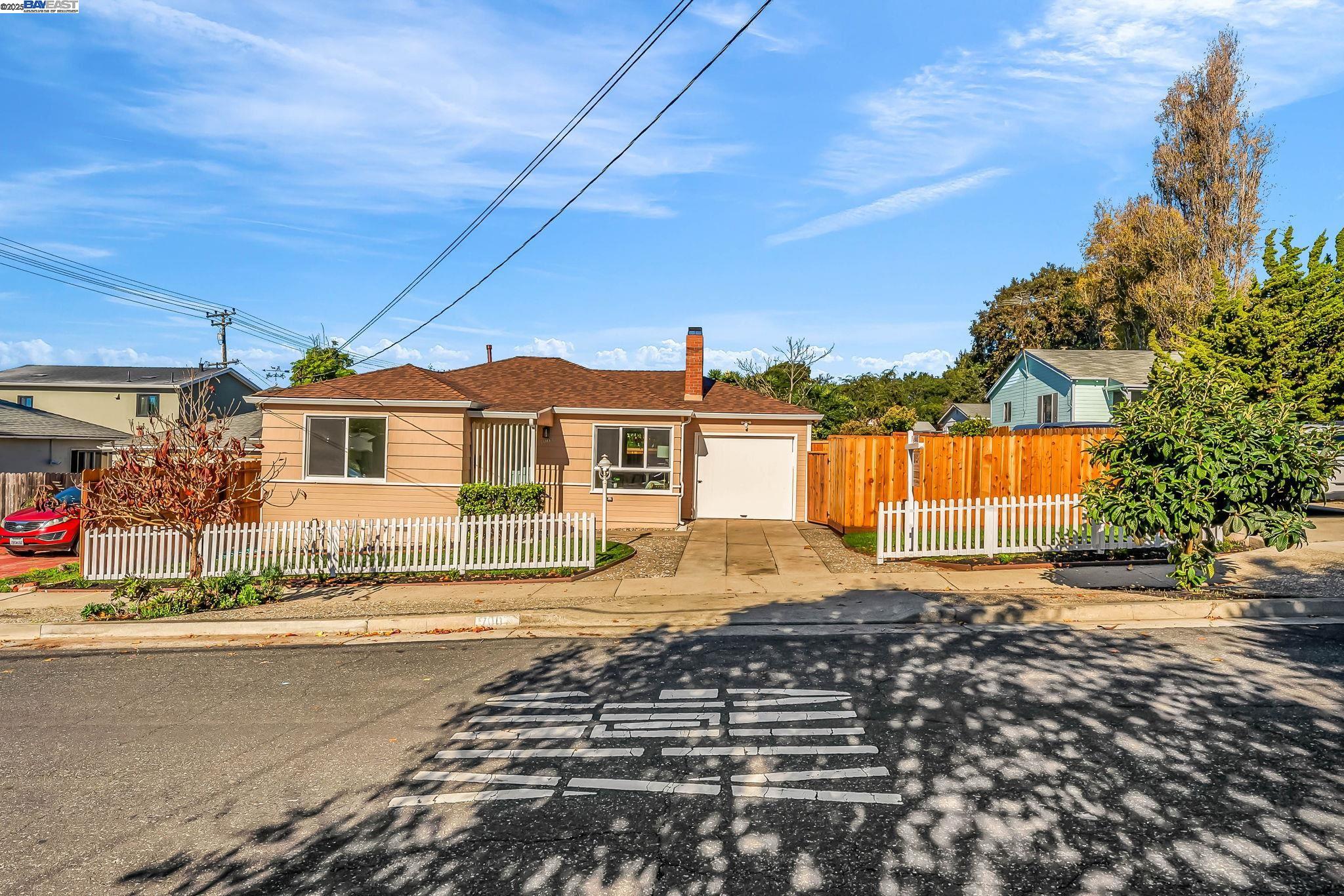 Detail Gallery Image 2 of 59 For 7007 Manila Ave, El Cerrito,  CA 94530 - 3 Beds | 1 Baths