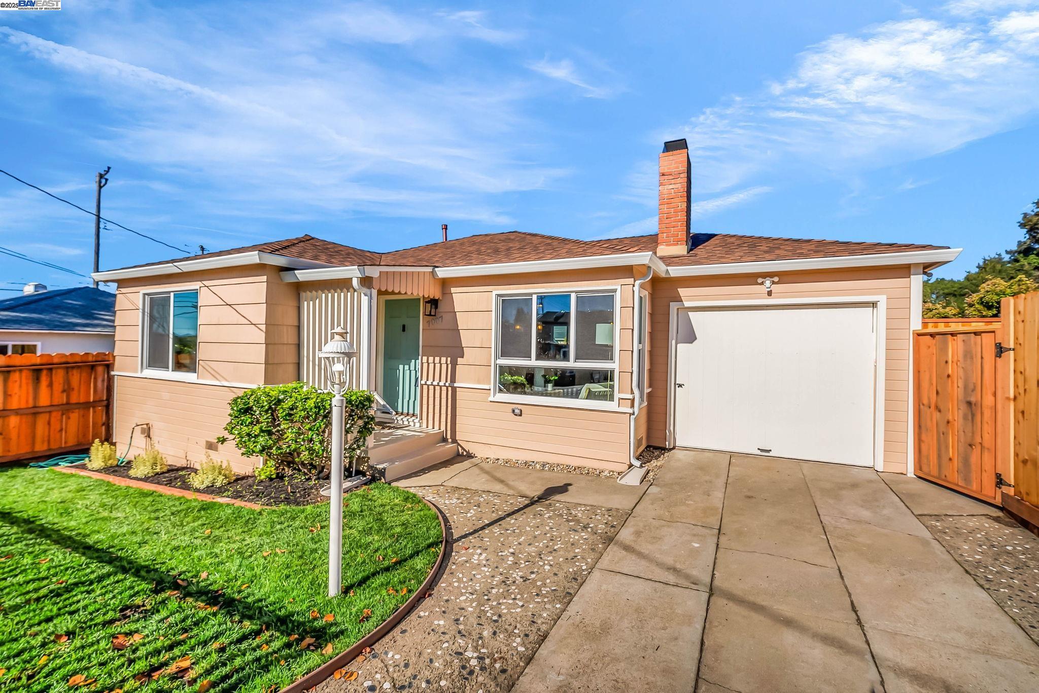 Detail Gallery Image 4 of 59 For 7007 Manila Ave, El Cerrito,  CA 94530 - 3 Beds | 1 Baths