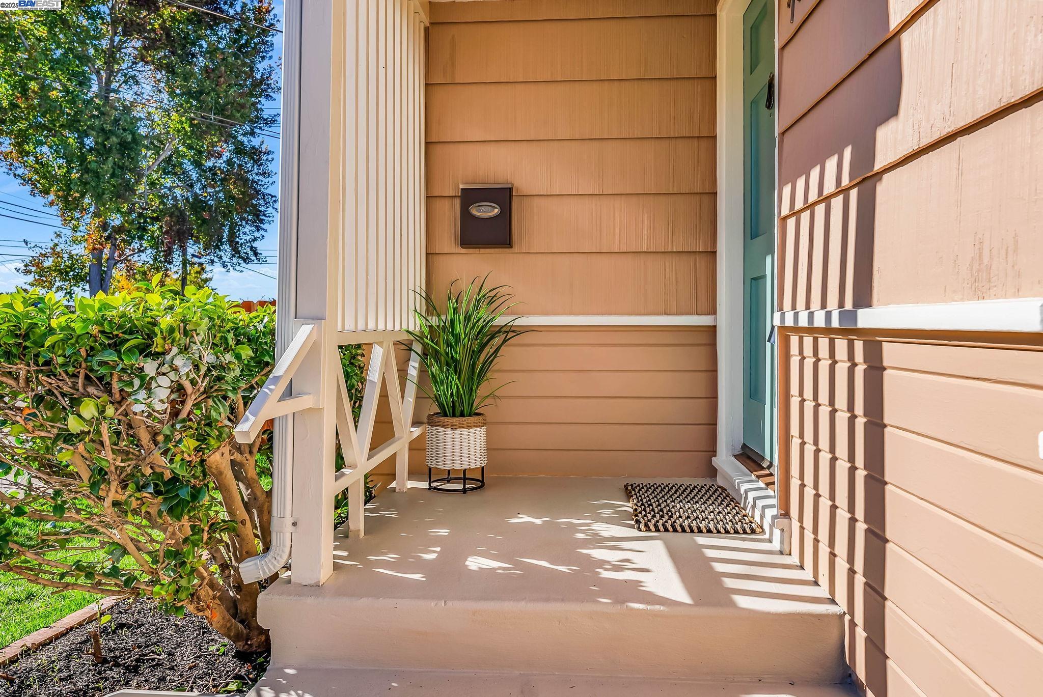 Detail Gallery Image 5 of 59 For 7007 Manila Ave, El Cerrito,  CA 94530 - 3 Beds | 1 Baths