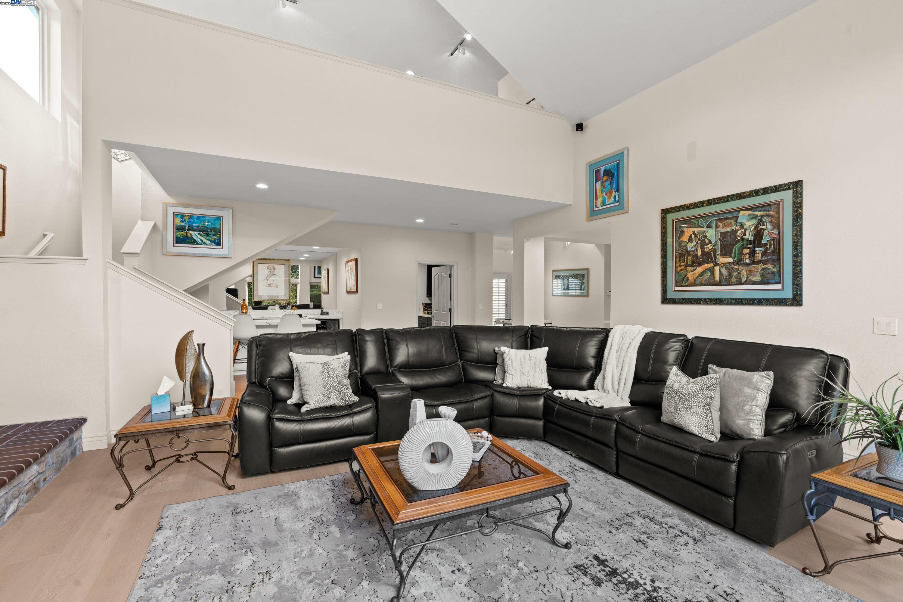 Detail Gallery Image 17 of 41 For 3146 Blackhawk Meadow Dr, Danville,  CA 94506 - 5 Beds | 4 Baths