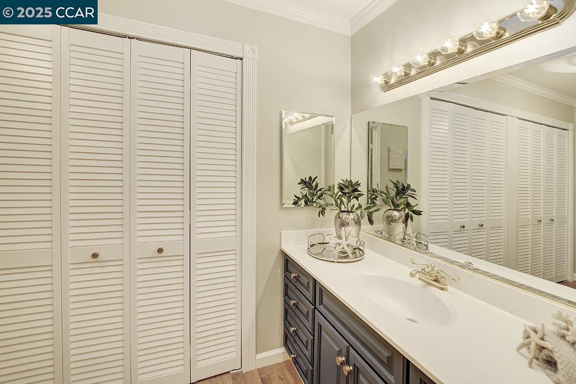 Detail Gallery Image 36 of 54 For 2424 Tice Creek Dr. #2,  Walnut Creek,  CA 94595 - 2 Beds | 2 Baths