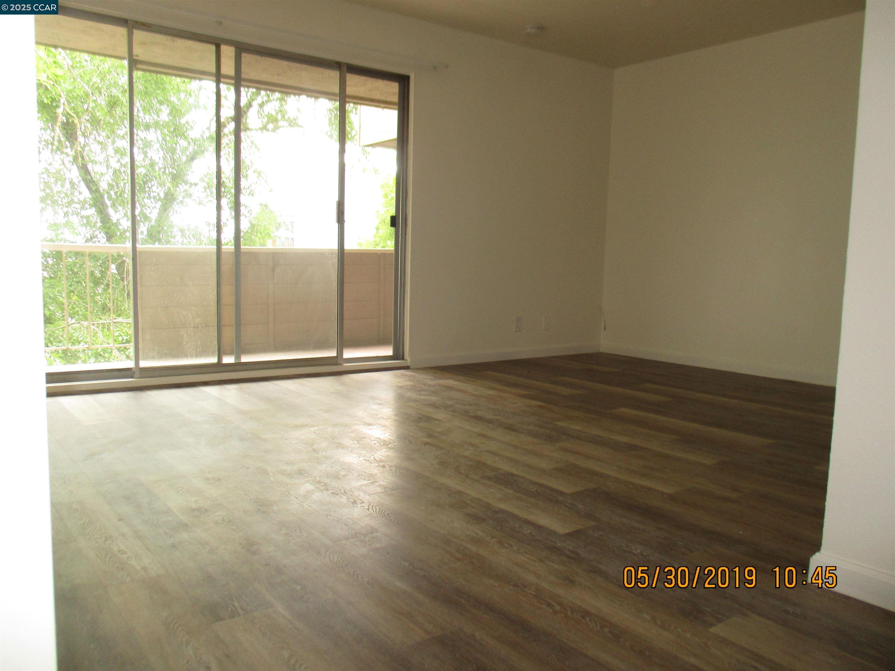 Detail Gallery Image 2 of 7 For 420 Golden Gate, Richmond,  CA 94801 - 2 Beds | 1 Baths