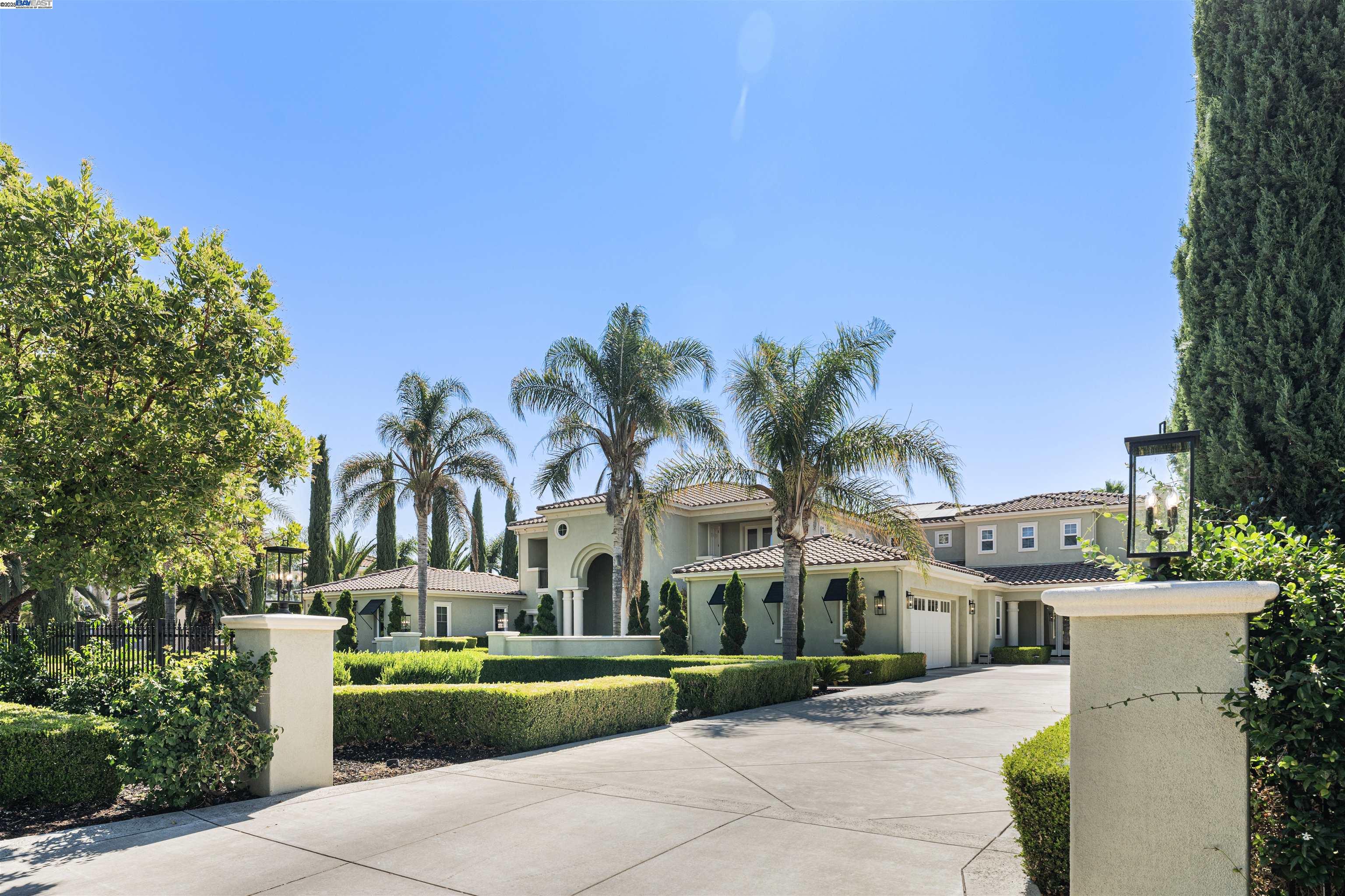 Detail Gallery Image 6 of 23 For Waterwell Way, Tracy,  CA 95304 - 7 Beds | 6/1 Baths