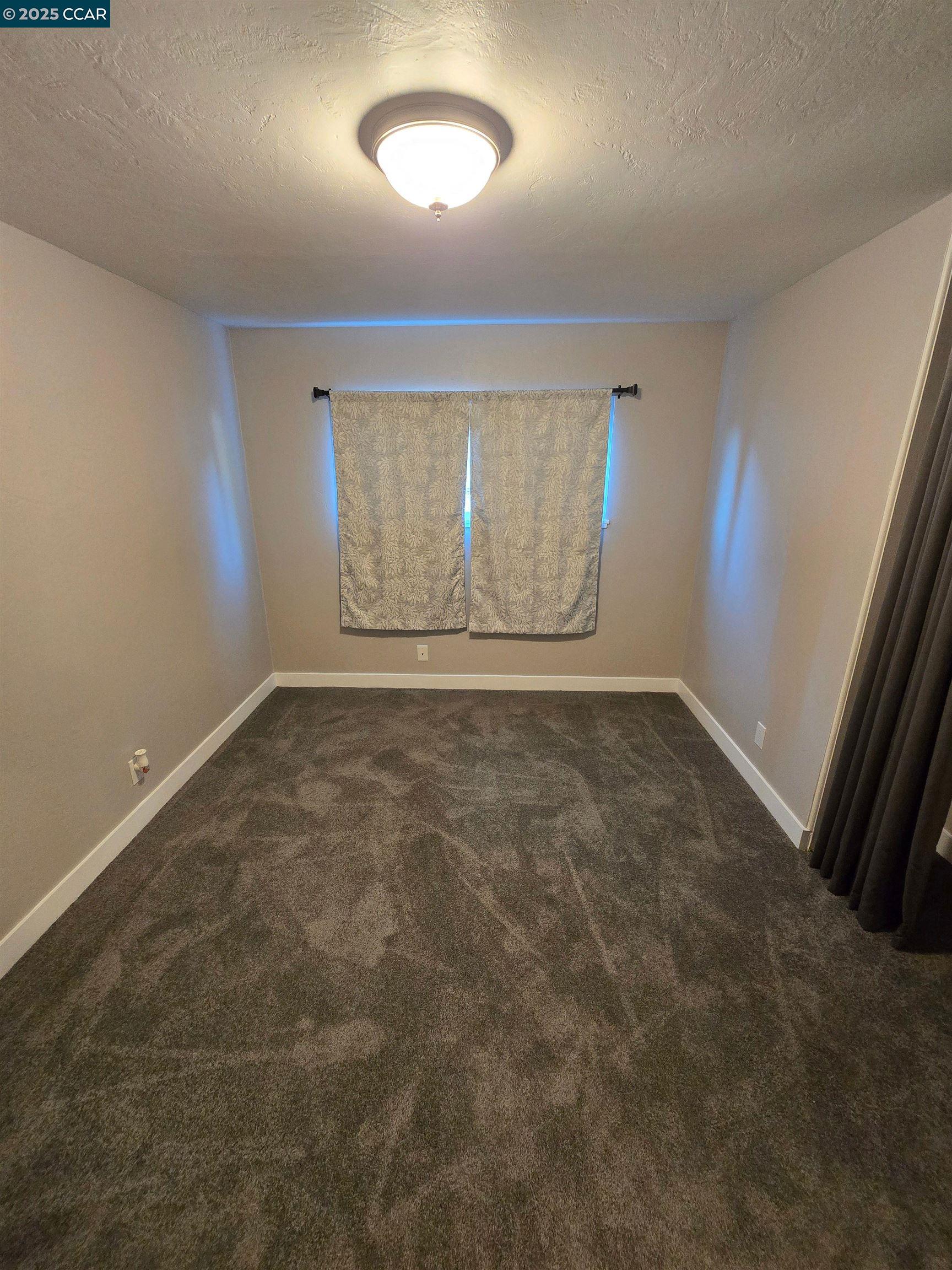 Detail Gallery Image 4 of 10 For 4370 Harmon Rd, El Sobrante,  CA 94803 - 3 Beds | 1 Baths