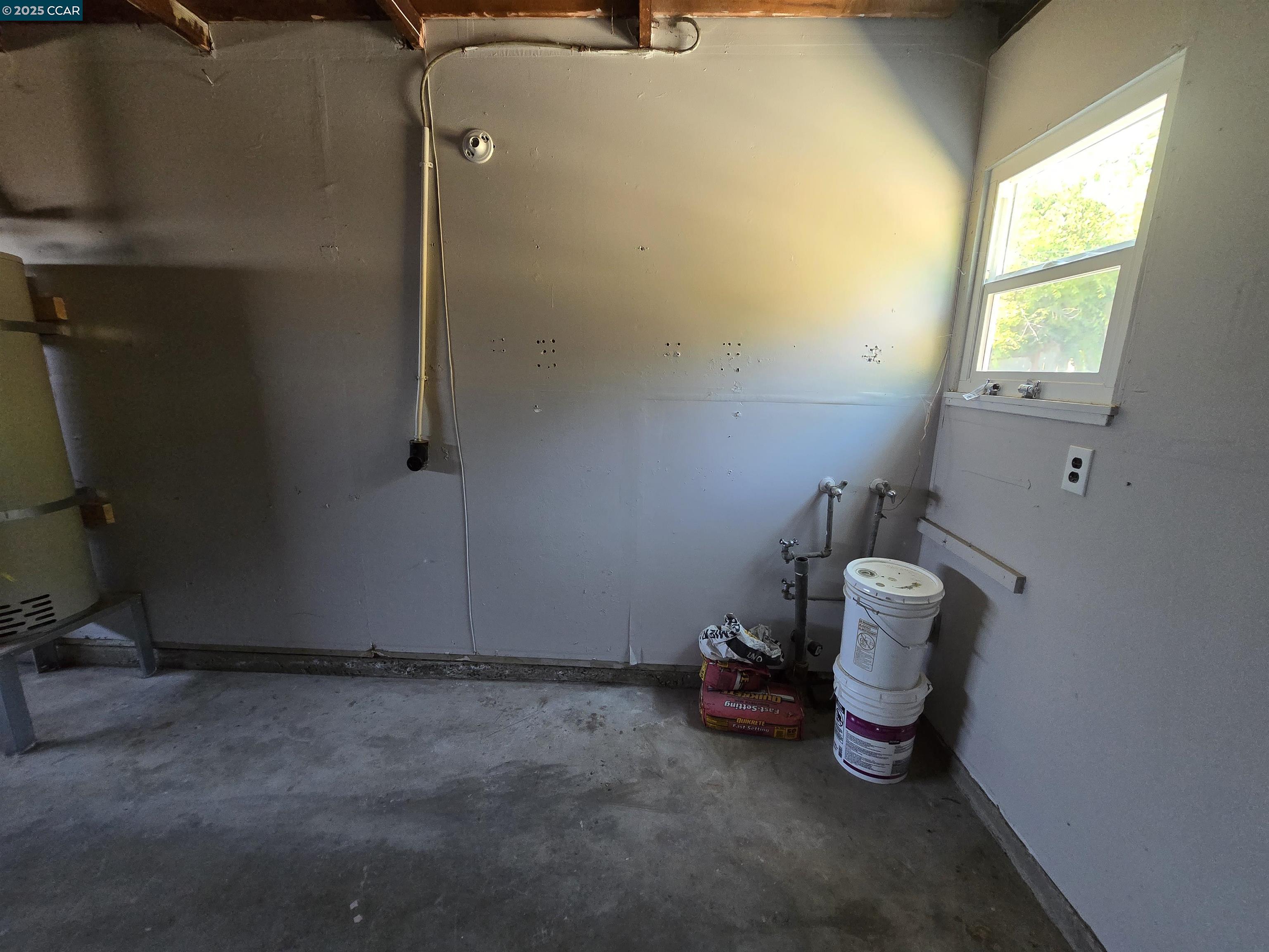 Detail Gallery Image 8 of 10 For 4370 Harmon Rd, El Sobrante,  CA 94803 - 3 Beds | 1 Baths