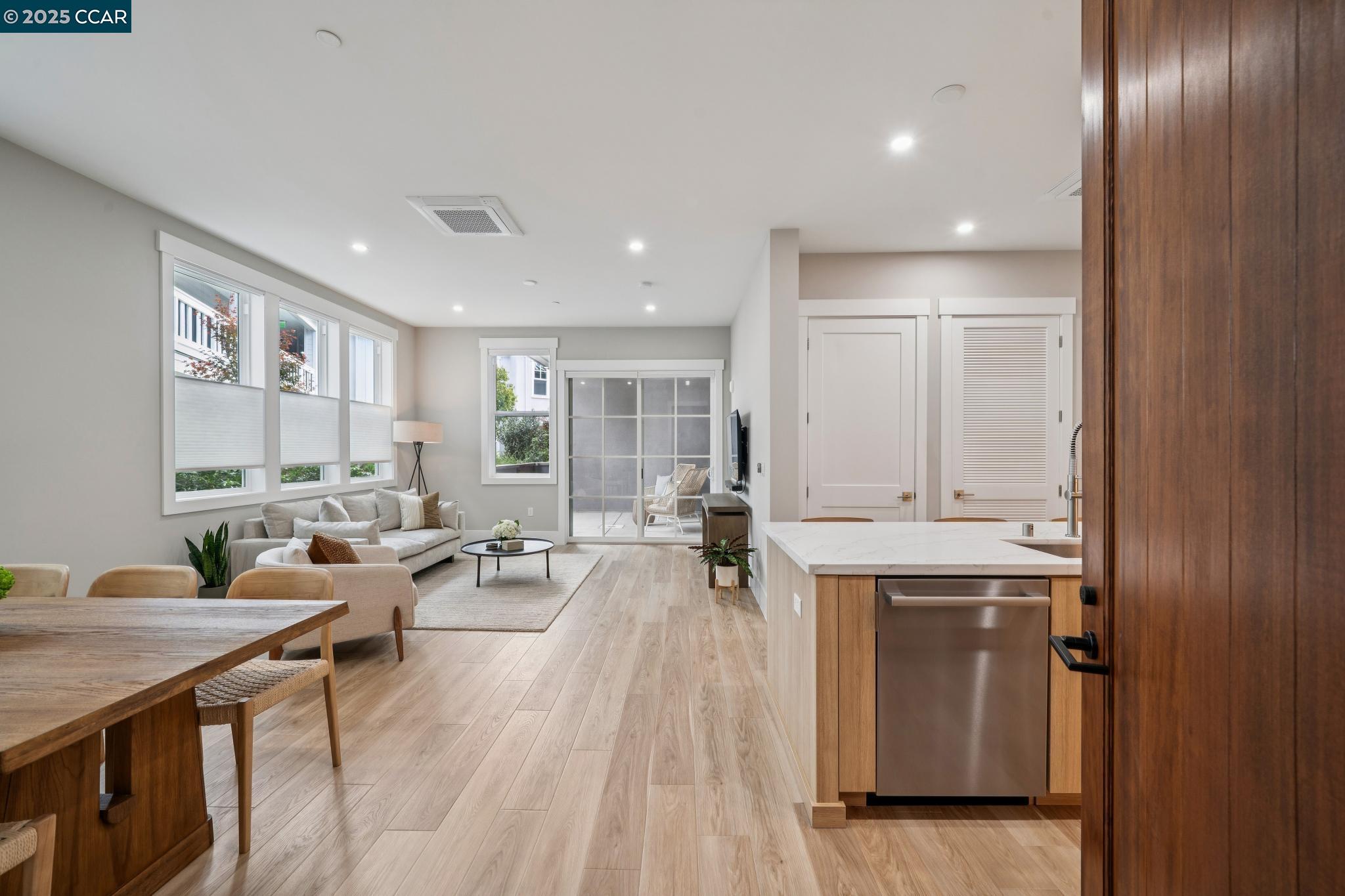 Detail Gallery Image 2 of 28 For 600 Hartz Ave #114,  Danville,  CA 94526 - 2 Beds | 2 Baths