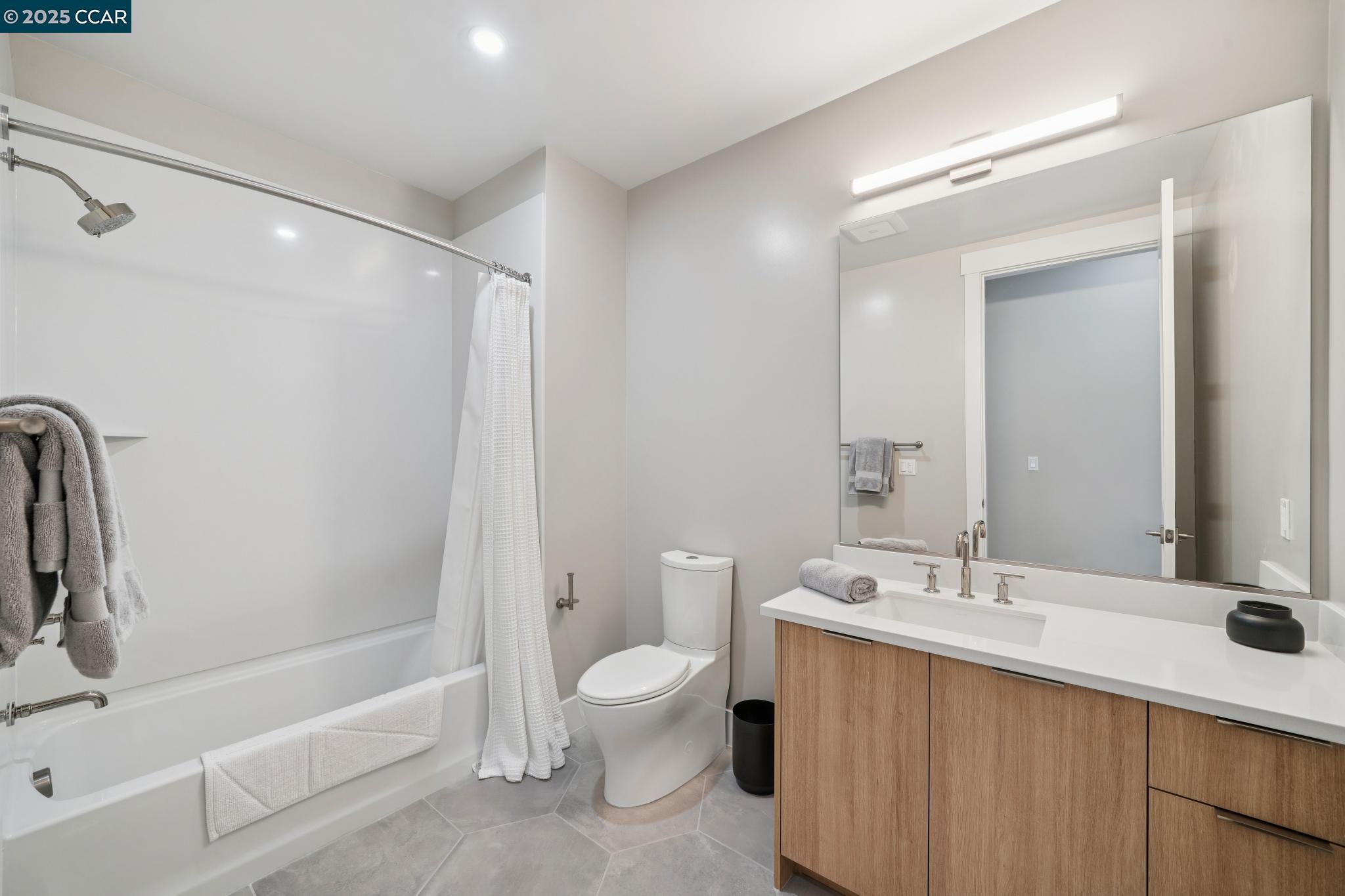 Detail Gallery Image 23 of 28 For 600 Hartz Ave #114,  Danville,  CA 94526 - 2 Beds | 2 Baths