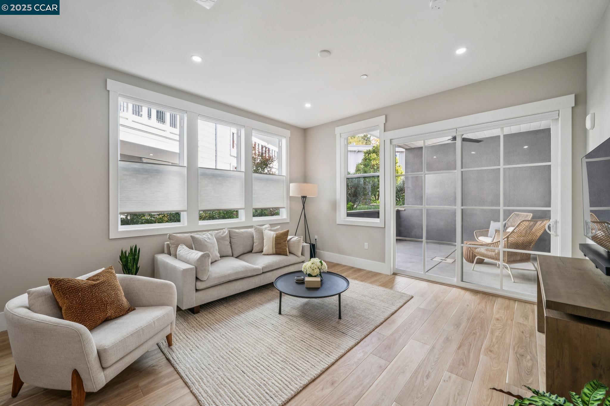 Detail Gallery Image 4 of 28 For 600 Hartz Ave #114,  Danville,  CA 94526 - 2 Beds | 2 Baths