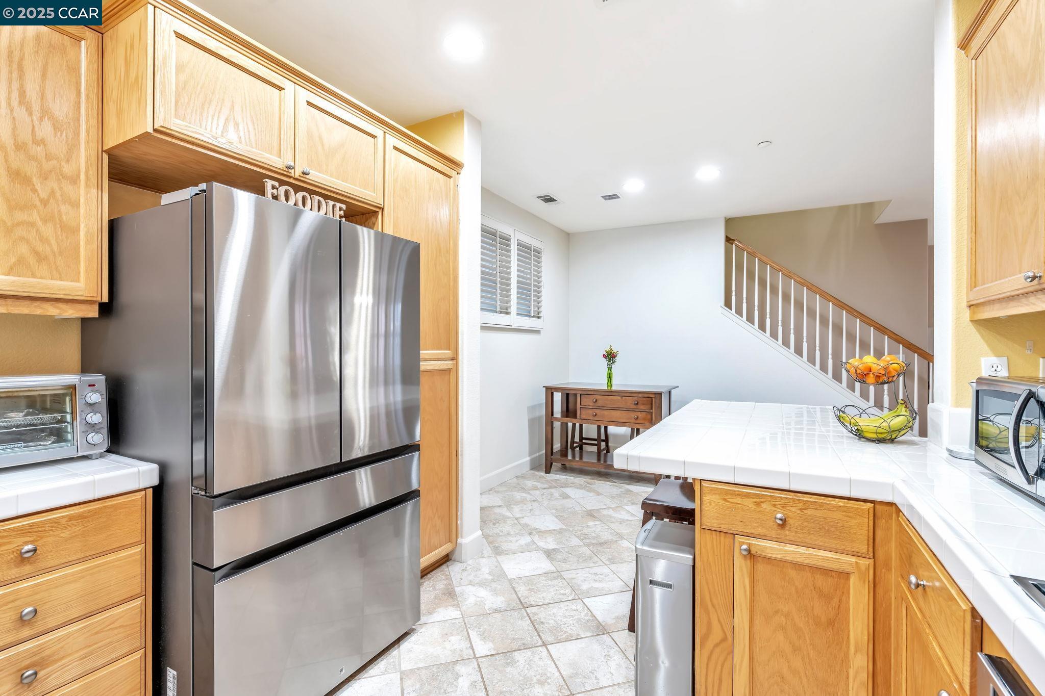 Detail Gallery Image 16 of 60 For 2036 Serra Ln, Hercules,  CA 94547 - 4 Beds | 2/1 Baths