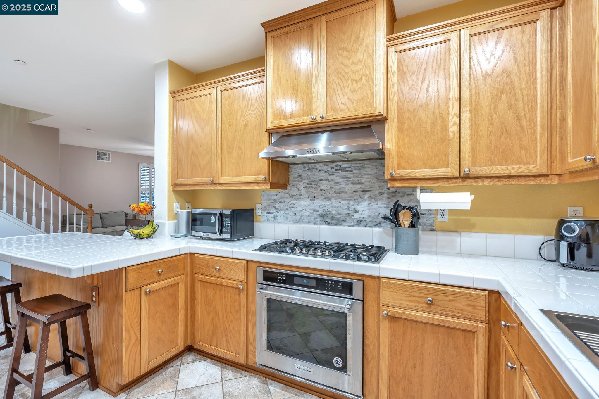 Detail Gallery Image 17 of 60 For 2036 Serra Ln, Hercules,  CA 94547 - 4 Beds | 2/1 Baths