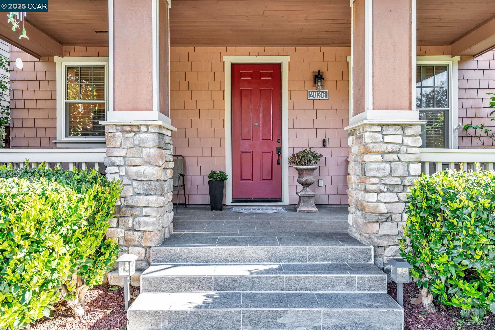 Detail Gallery Image 4 of 60 For 2036 Serra Ln, Hercules,  CA 94547 - 4 Beds | 2/1 Baths