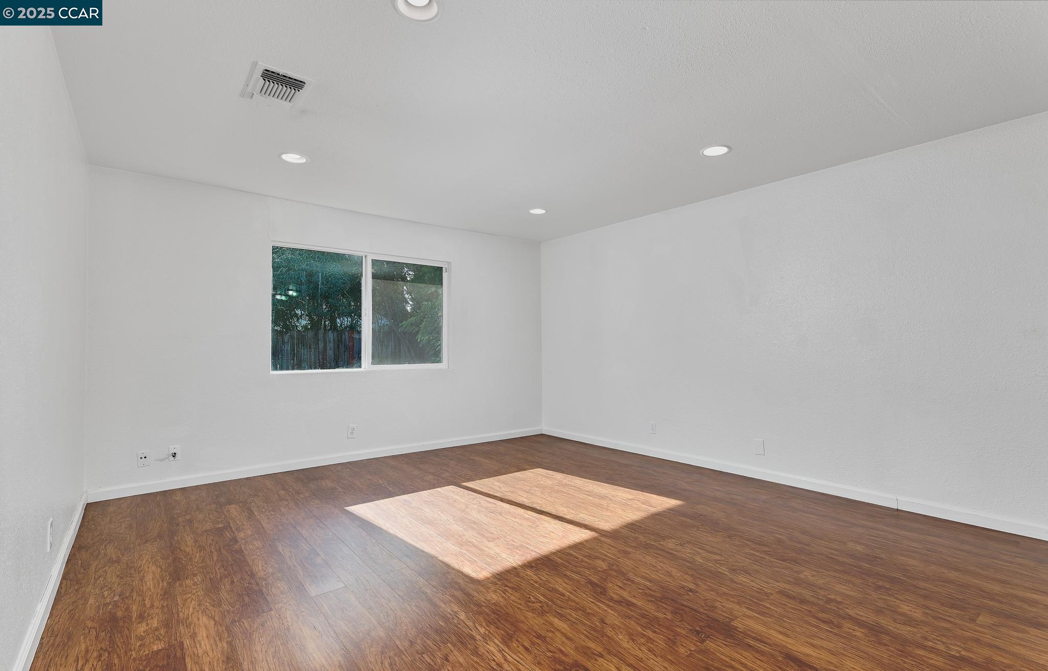 Detail Gallery Image 11 of 20 For 1878 Southwood Dr, Vacaville,  CA 95687 - 3 Beds | 2 Baths