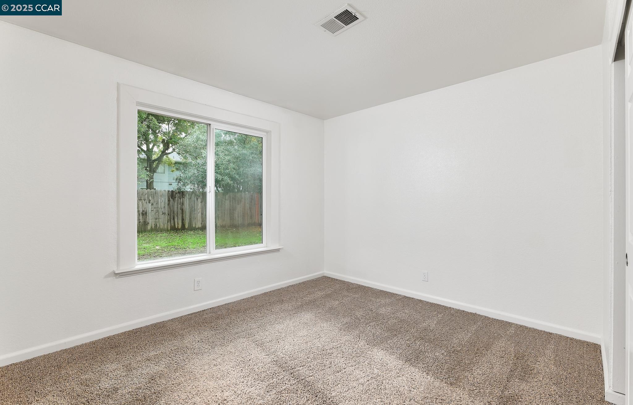 Detail Gallery Image 12 of 20 For 1878 Southwood Dr, Vacaville,  CA 95687 - 3 Beds | 2 Baths