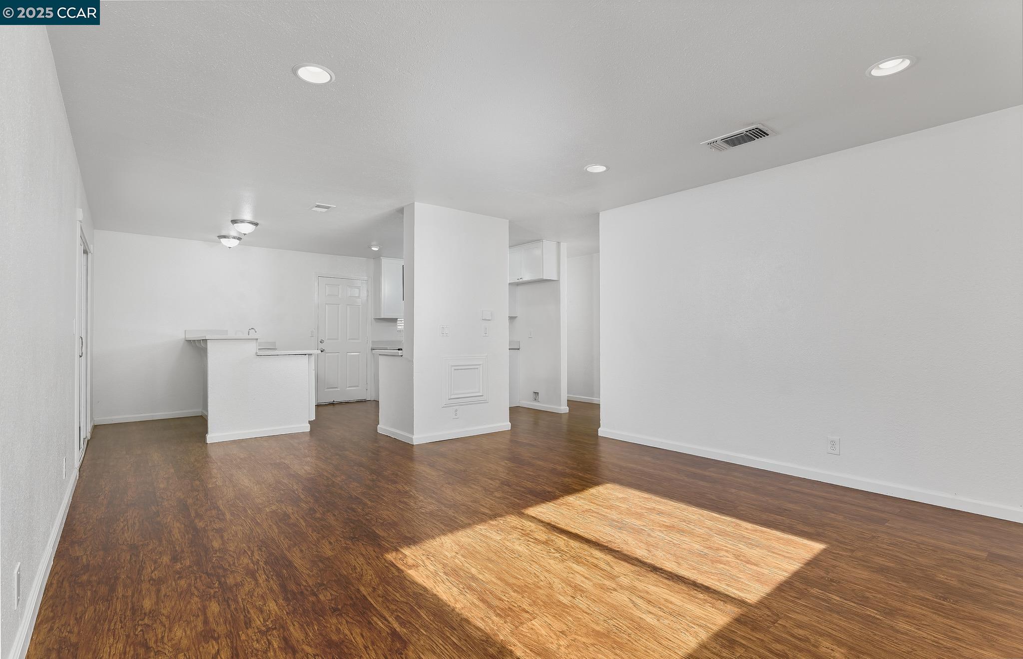 Detail Gallery Image 9 of 20 For 1878 Southwood Dr, Vacaville,  CA 95687 - 3 Beds | 2 Baths