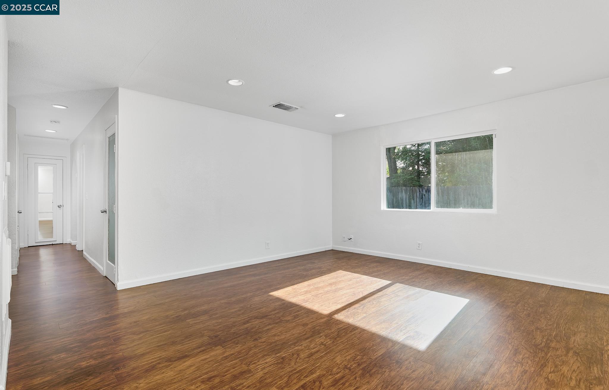 Detail Gallery Image 10 of 20 For 1878 Southwood Dr, Vacaville,  CA 95687 - 3 Beds | 2 Baths