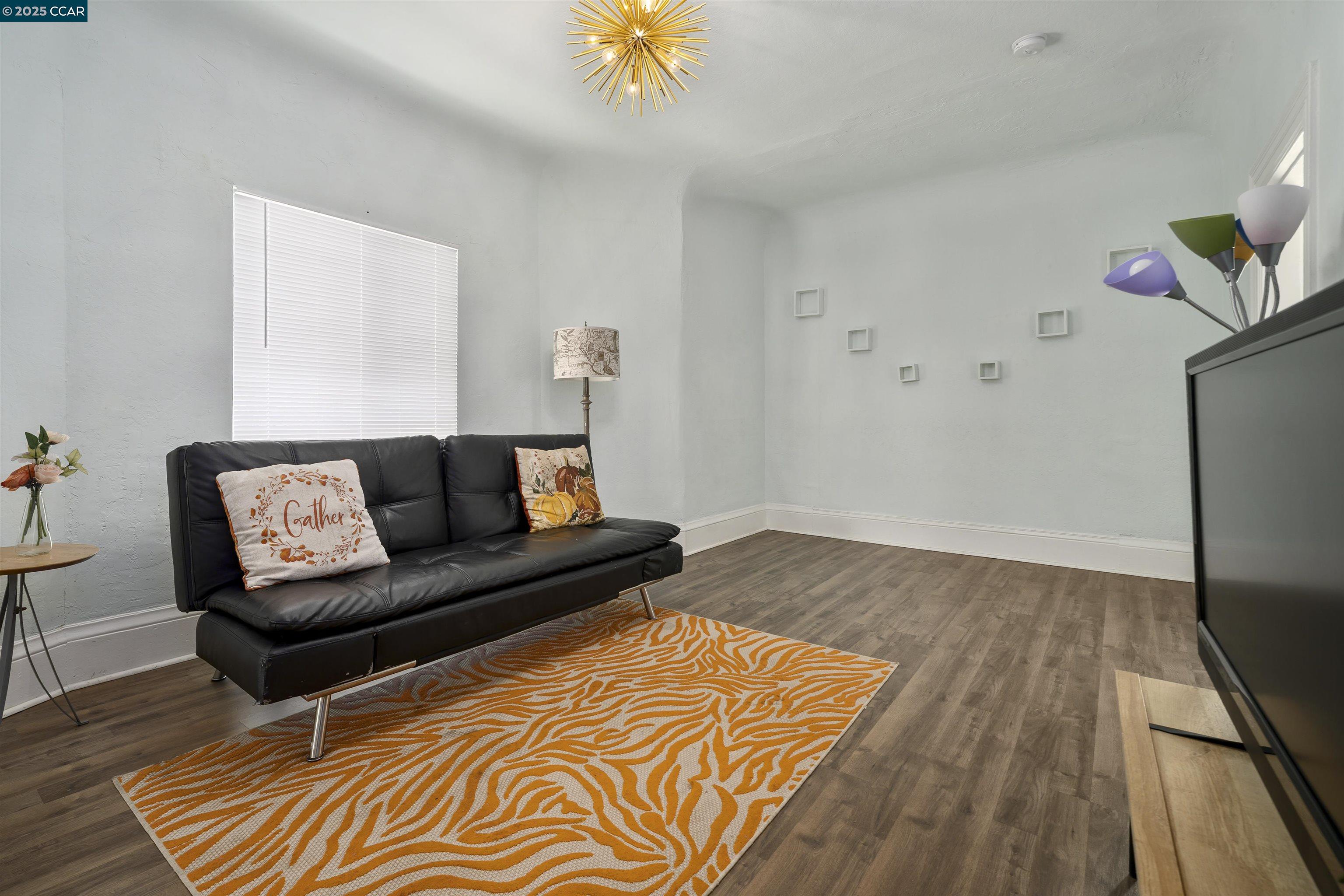 Detail Gallery Image 12 of 41 For 874 36th Street, Oakland,  CA 94608 - – Beds | – Baths