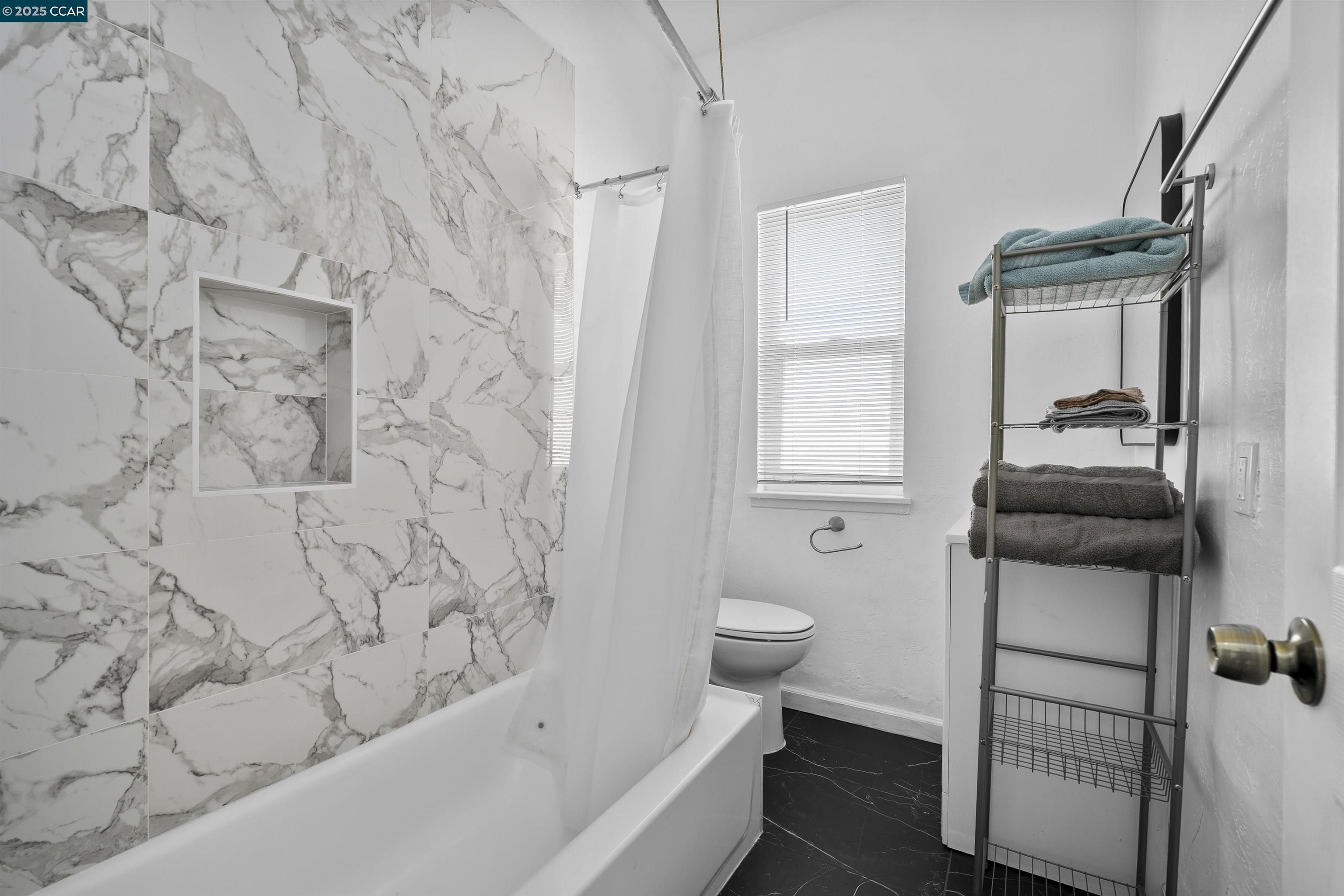 Detail Gallery Image 22 of 41 For 874 36th Street, Oakland,  CA 94608 - – Beds | – Baths
