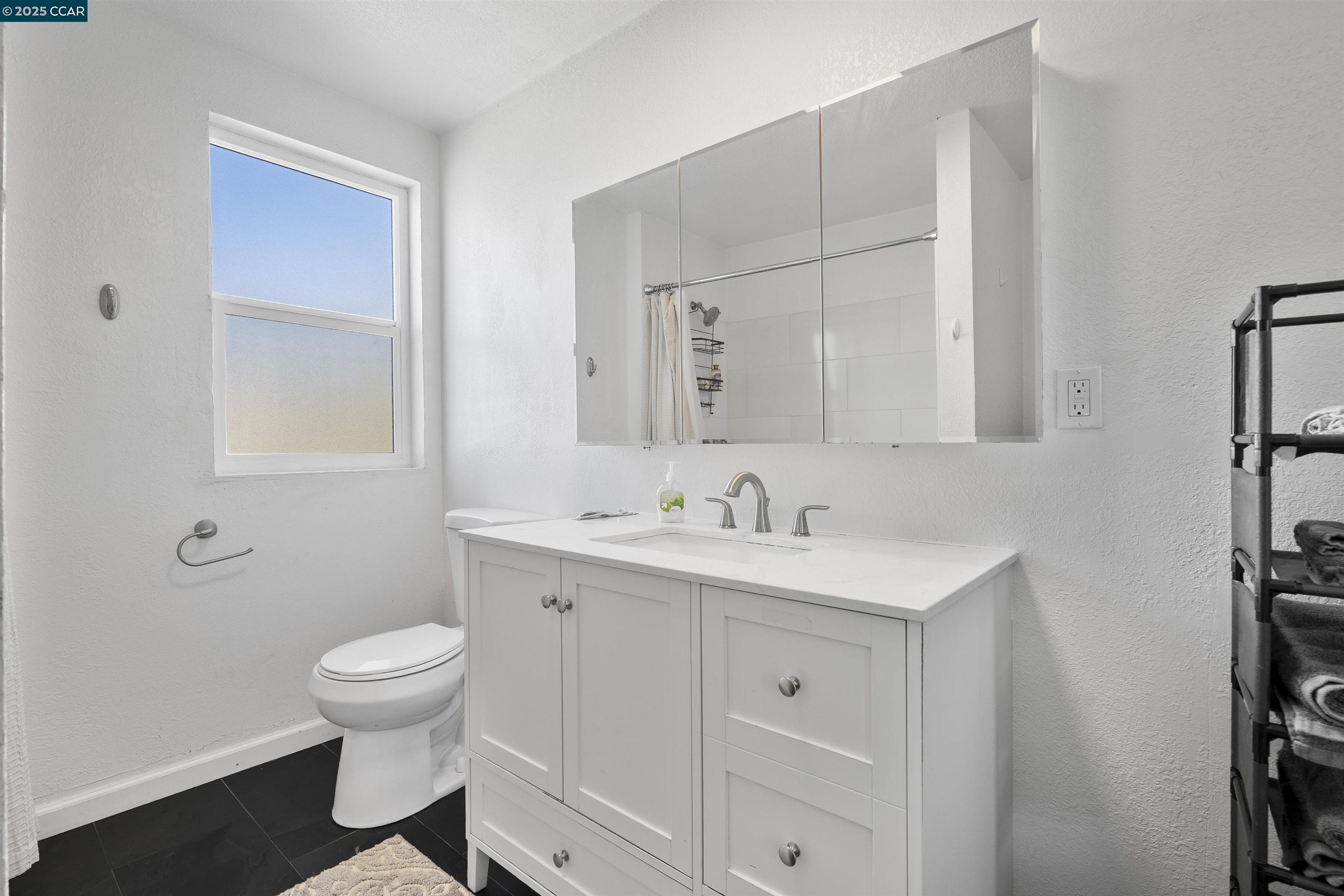 Detail Gallery Image 26 of 41 For 874 36th Street, Oakland,  CA 94608 - – Beds | – Baths