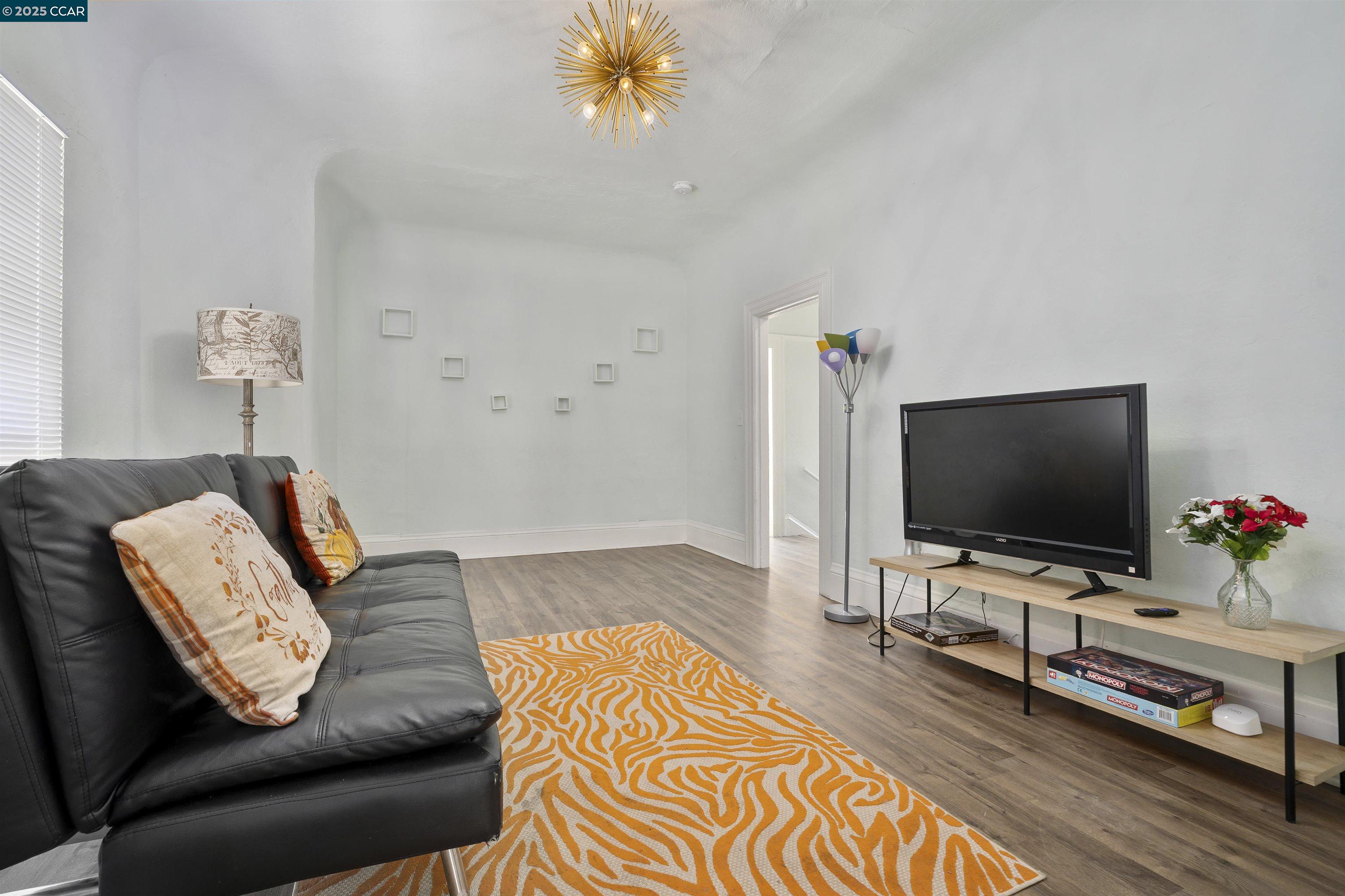 Detail Gallery Image 9 of 41 For 874 36th Street, Oakland,  CA 94608 - – Beds | – Baths