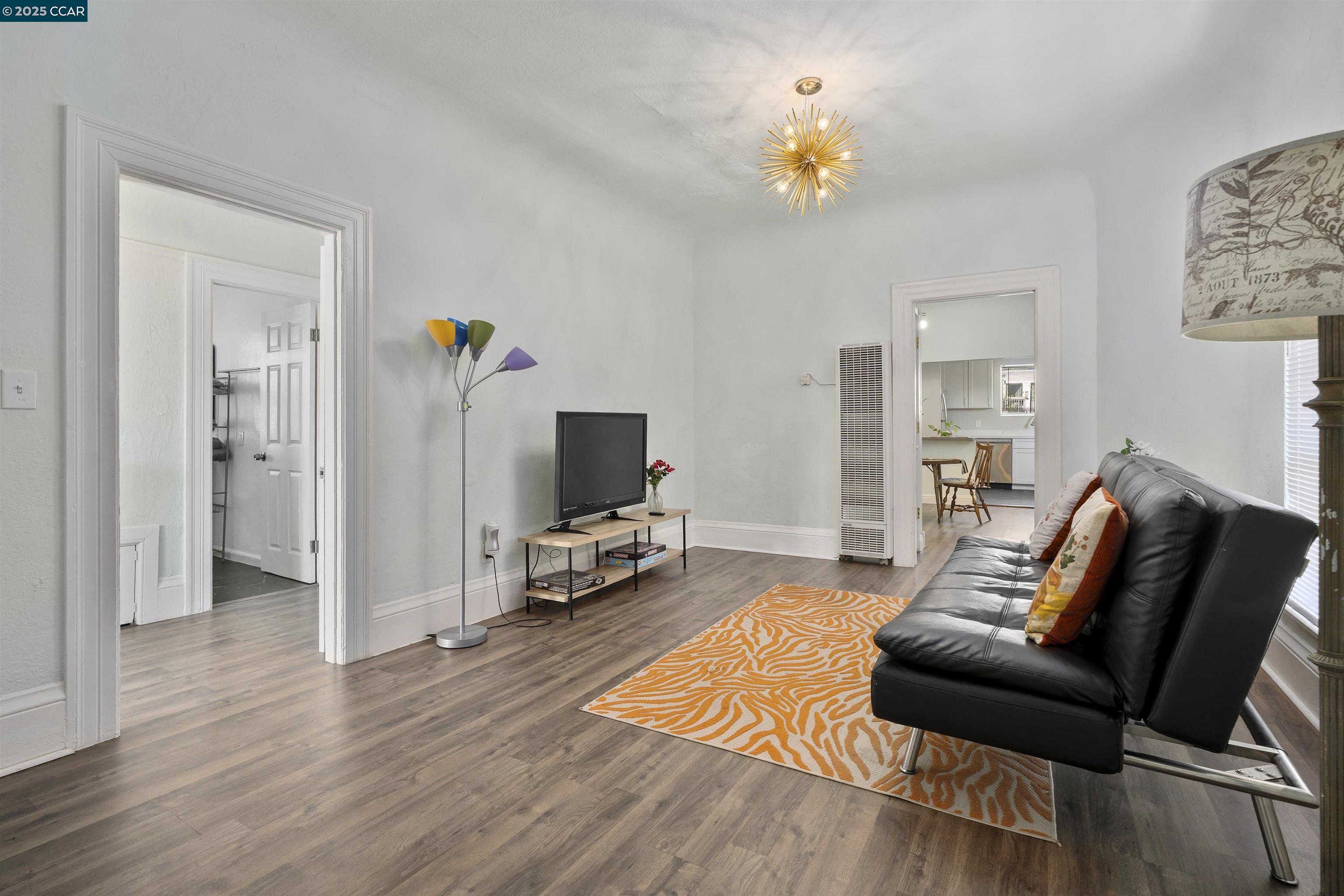 Detail Gallery Image 10 of 41 For 874 36th Street, Oakland,  CA 94608 - – Beds | – Baths