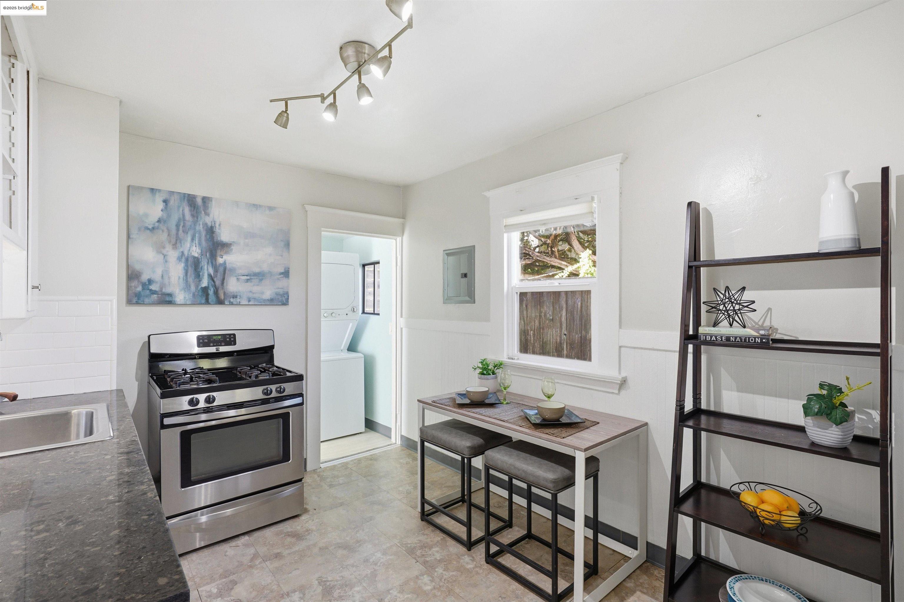 Detail Gallery Image 18 of 31 For 816 Madison St, Albany,  CA 94706-1616 - 1 Beds | 1 Baths