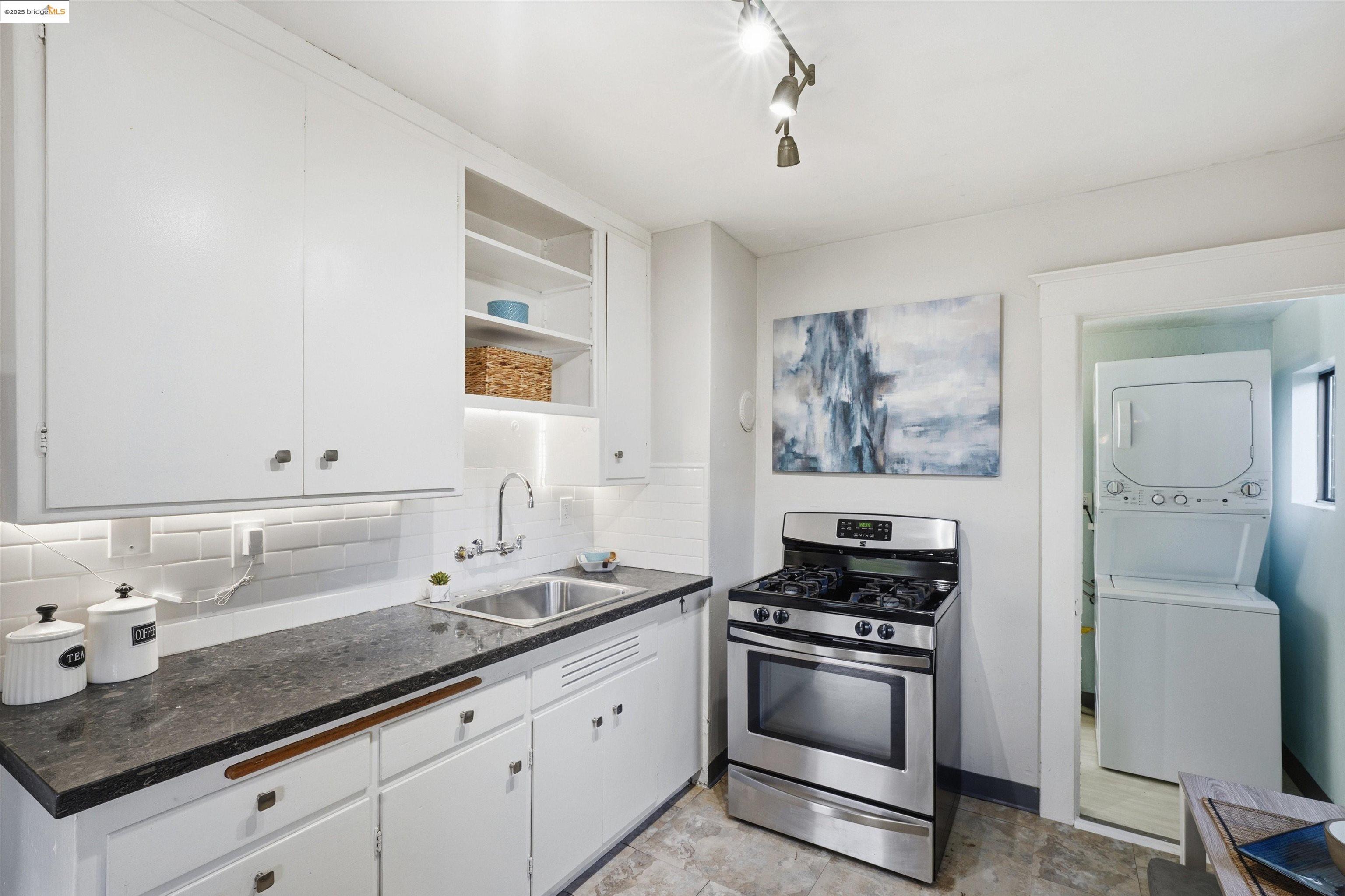 Detail Gallery Image 21 of 31 For 816 Madison St, Albany,  CA 94706-1616 - 1 Beds | 1 Baths