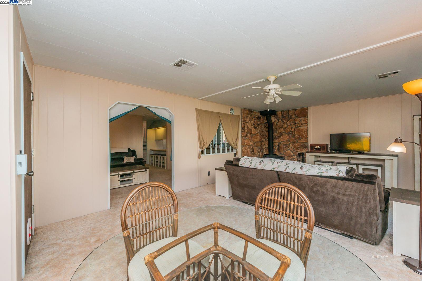 Detail Gallery Image 12 of 50 For 51 Steelhead Circle, Lewiston,  CA 96052 - 2 Beds | 2 Baths