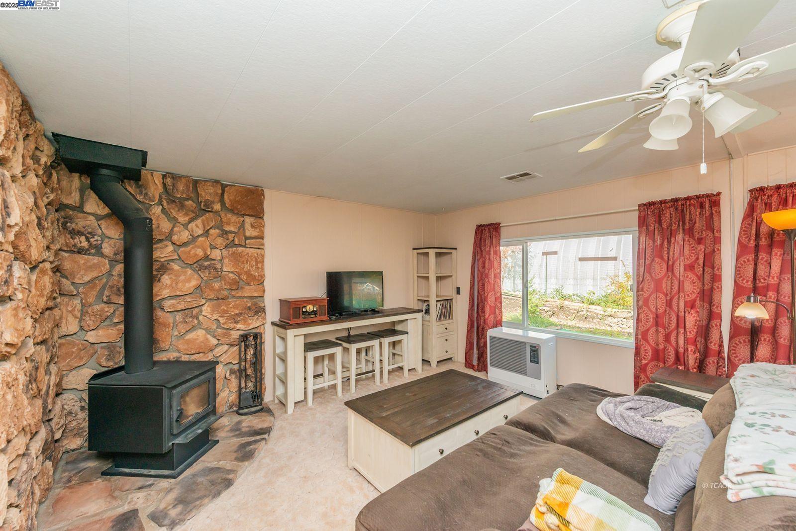 Detail Gallery Image 3 of 50 For 51 Steelhead Circle, Lewiston,  CA 96052 - 2 Beds | 2 Baths