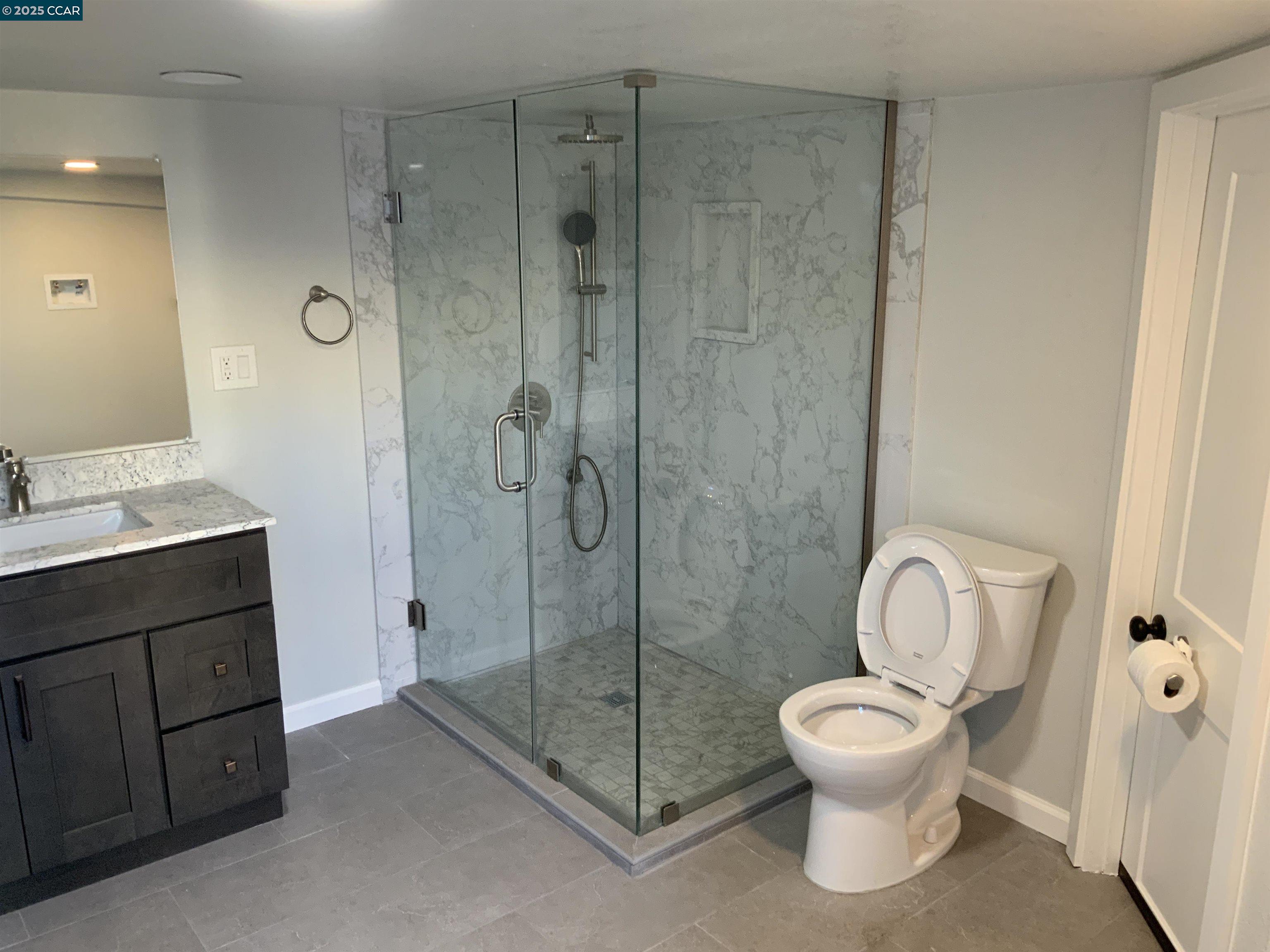 Detail Gallery Image 2 of 31 For 2680 Appian Way, Pinole,  CA 94564 - 3 Beds | 2 Baths