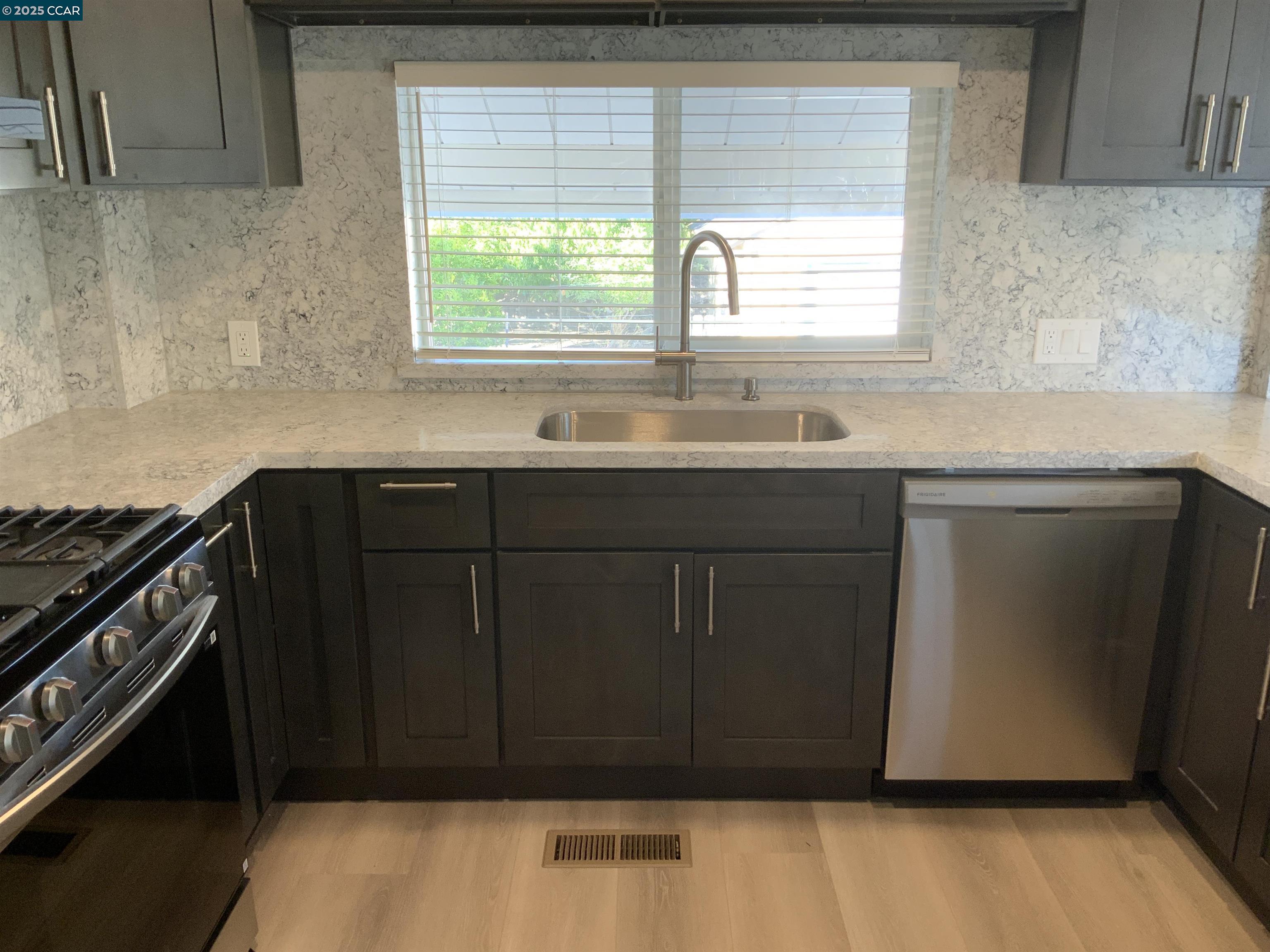 Detail Gallery Image 13 of 31 For 2680 Appian Way, Pinole,  CA 94564 - 3 Beds | 2 Baths