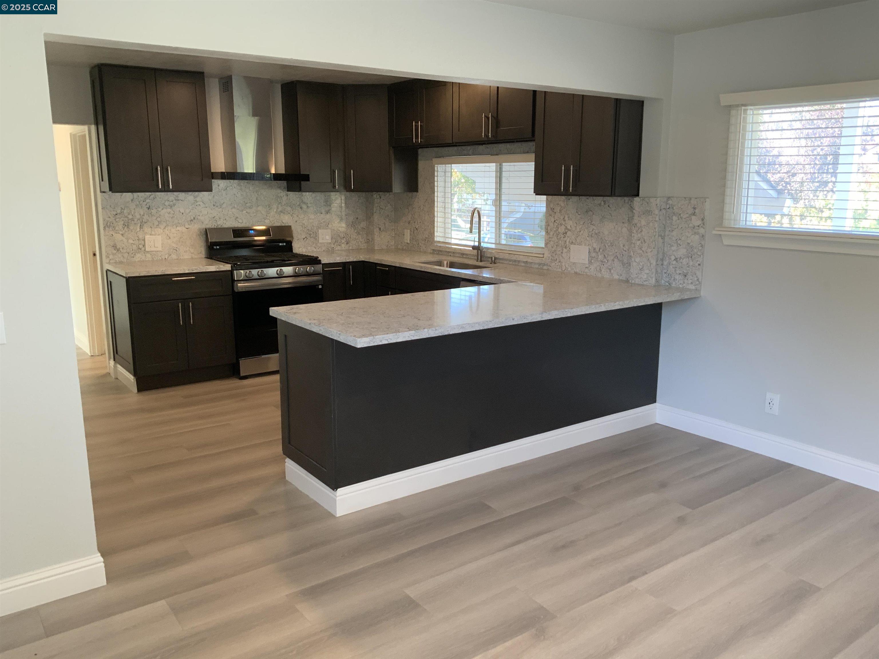 Detail Gallery Image 4 of 31 For 2680 Appian Way, Pinole,  CA 94564 - 3 Beds | 2 Baths