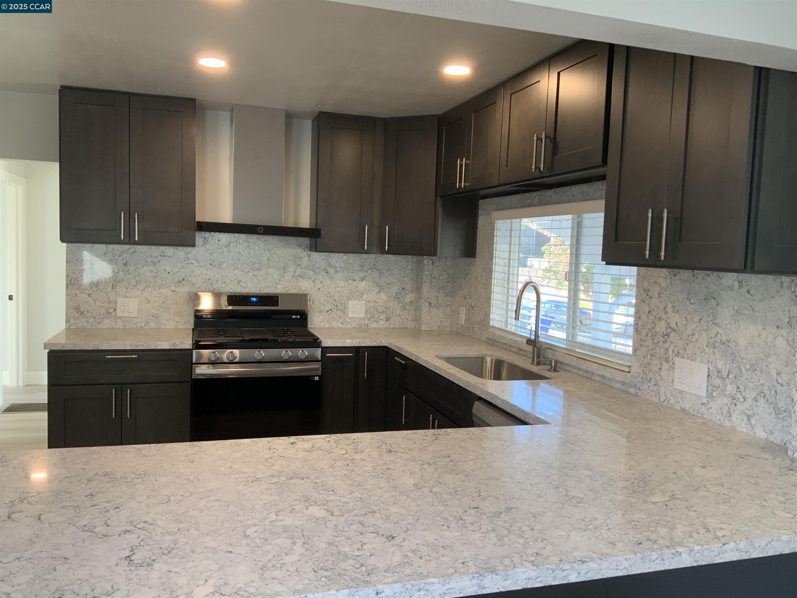 Detail Gallery Image 7 of 31 For 2680 Appian Way, Pinole,  CA 94564 - 3 Beds | 2 Baths