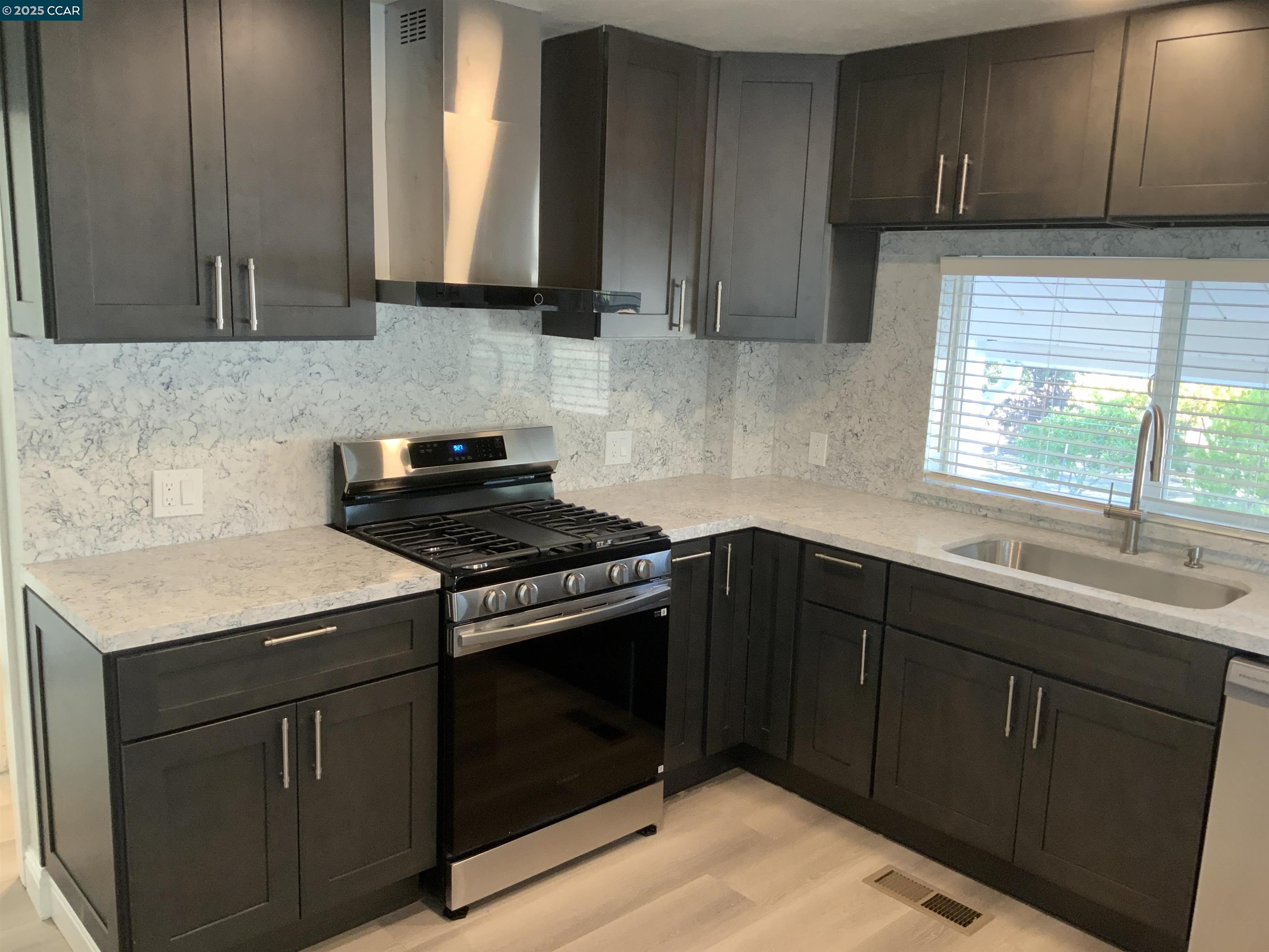 Detail Gallery Image 10 of 31 For 2680 Appian Way, Pinole,  CA 94564 - 3 Beds | 2 Baths