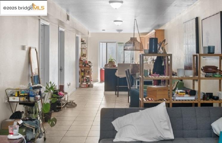 Detail Gallery Image 4 of 8 For 3433 Haven Downstairs #1 Downstairs #1,  Oakland,  CA 94608 - 1 Beds | 1 Baths