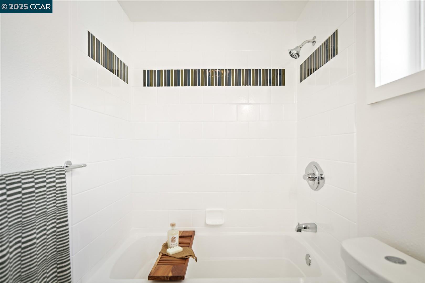 Detail Gallery Image 24 of 58 For 2703 Mathews St, Berkeley,  CA 94702 - 4 Beds | 4 Baths