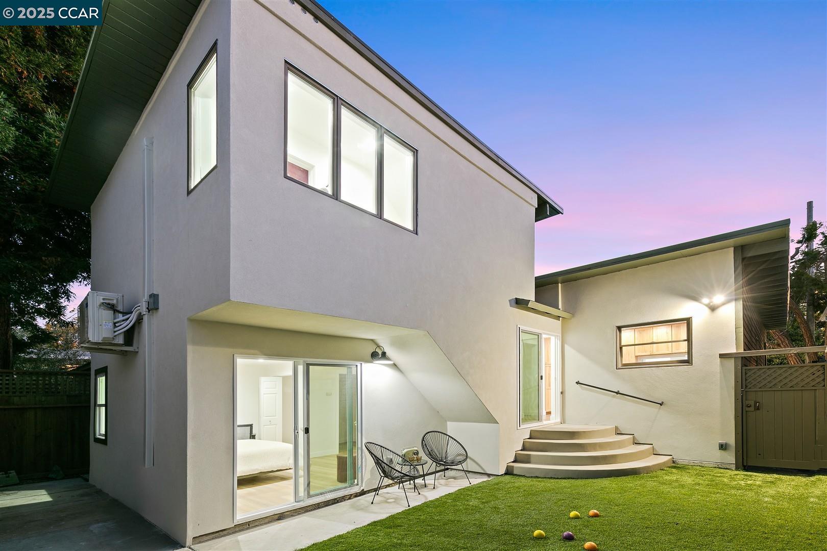 Detail Gallery Image 33 of 58 For 2703 Mathews St, Berkeley,  CA 94702 - 4 Beds | 4 Baths